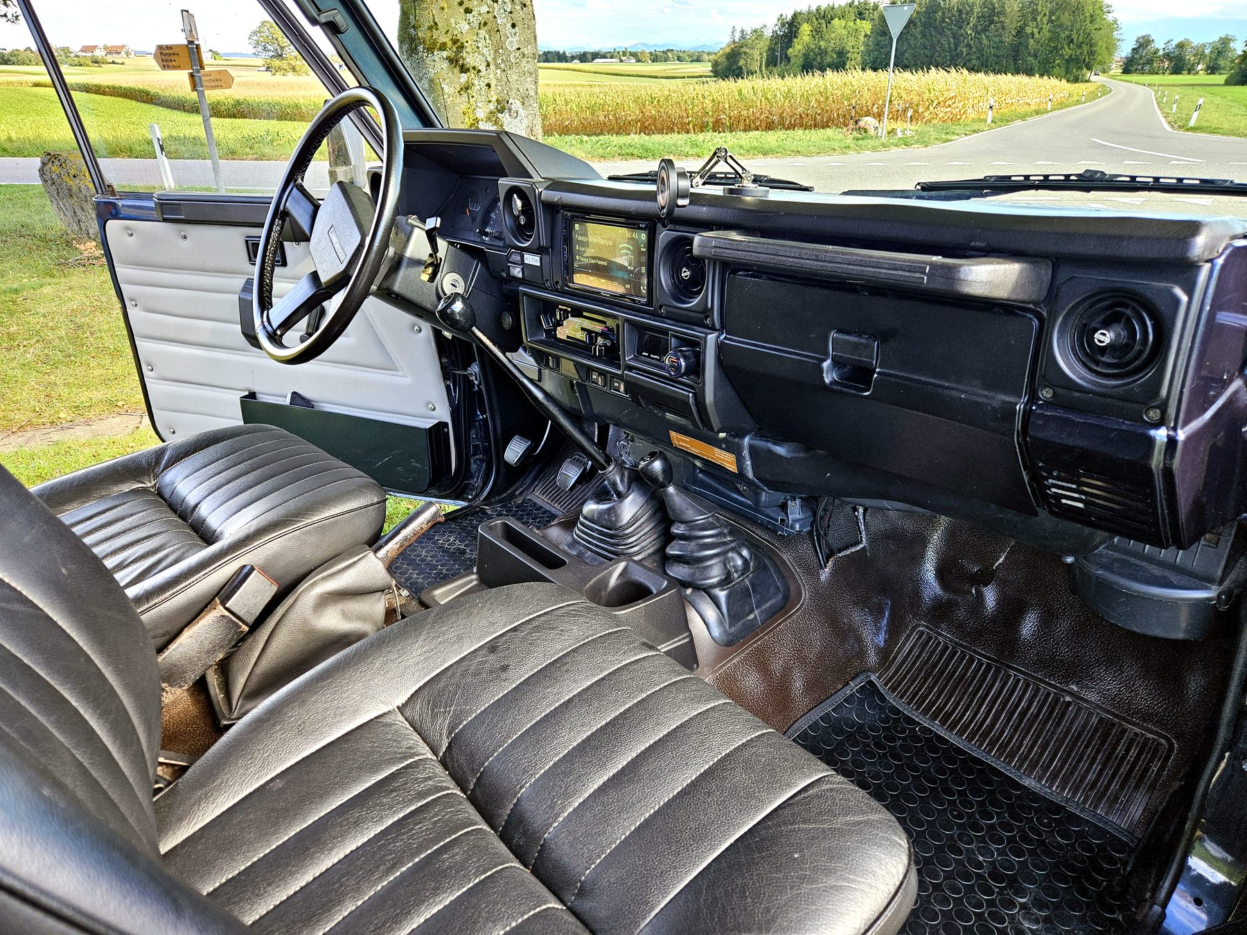 TOYOTA J7 BJ75 Troop Carrier Bushtaxi-image-6