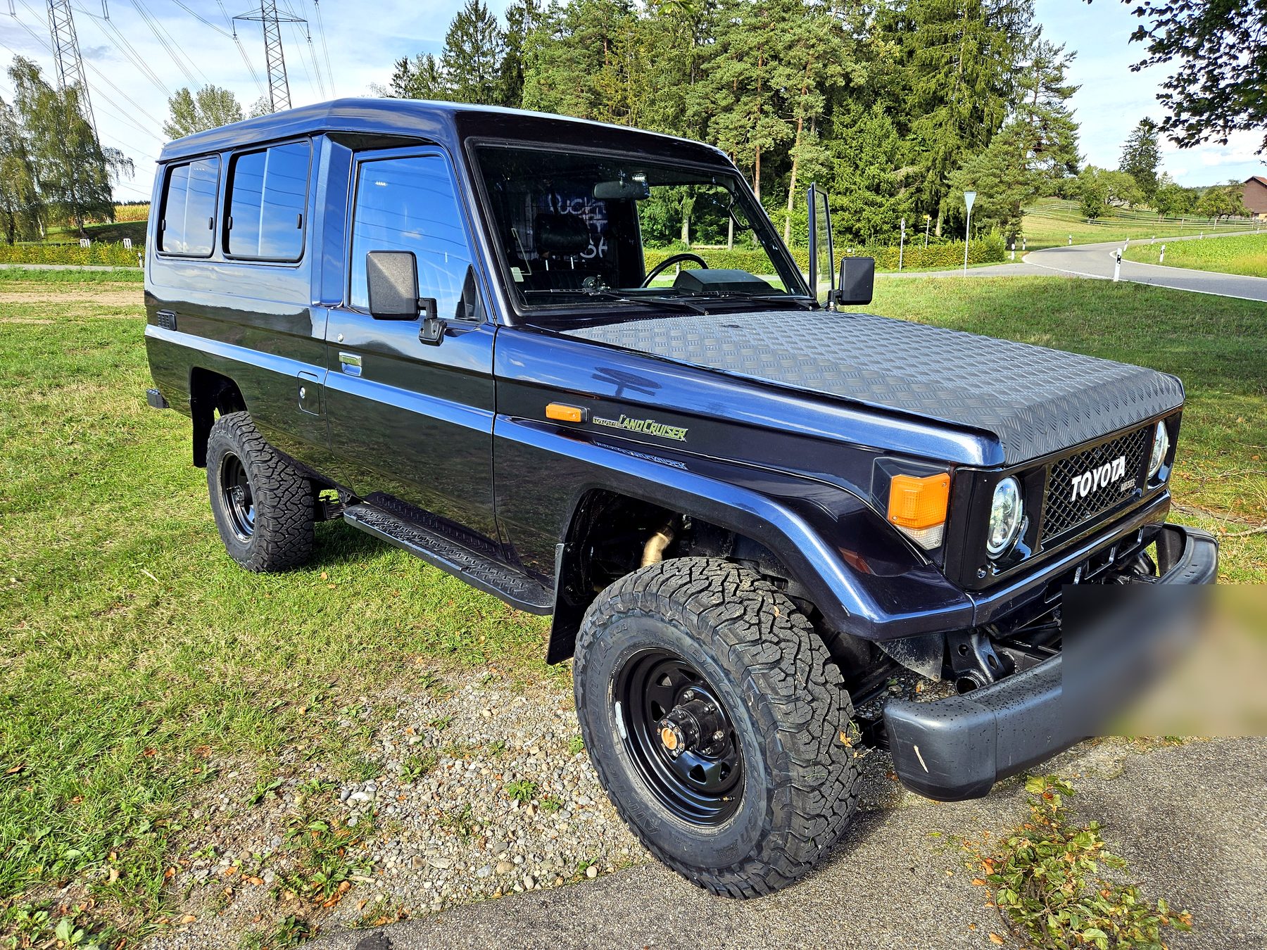 TOYOTA J7 BJ75 Troop Carrier Bushtaxi-image-0