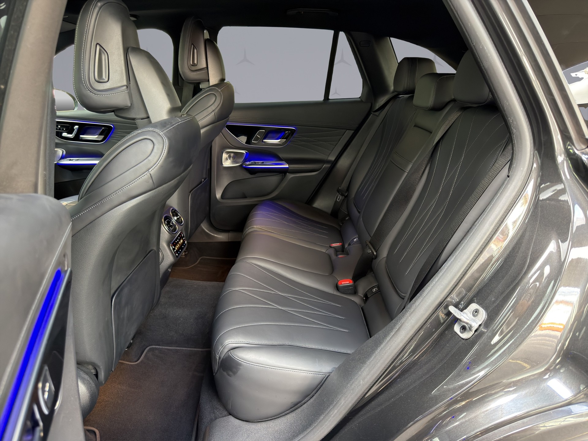 MERCEDES-BENZ GLC 220 d AMG Line 4matic-image-9