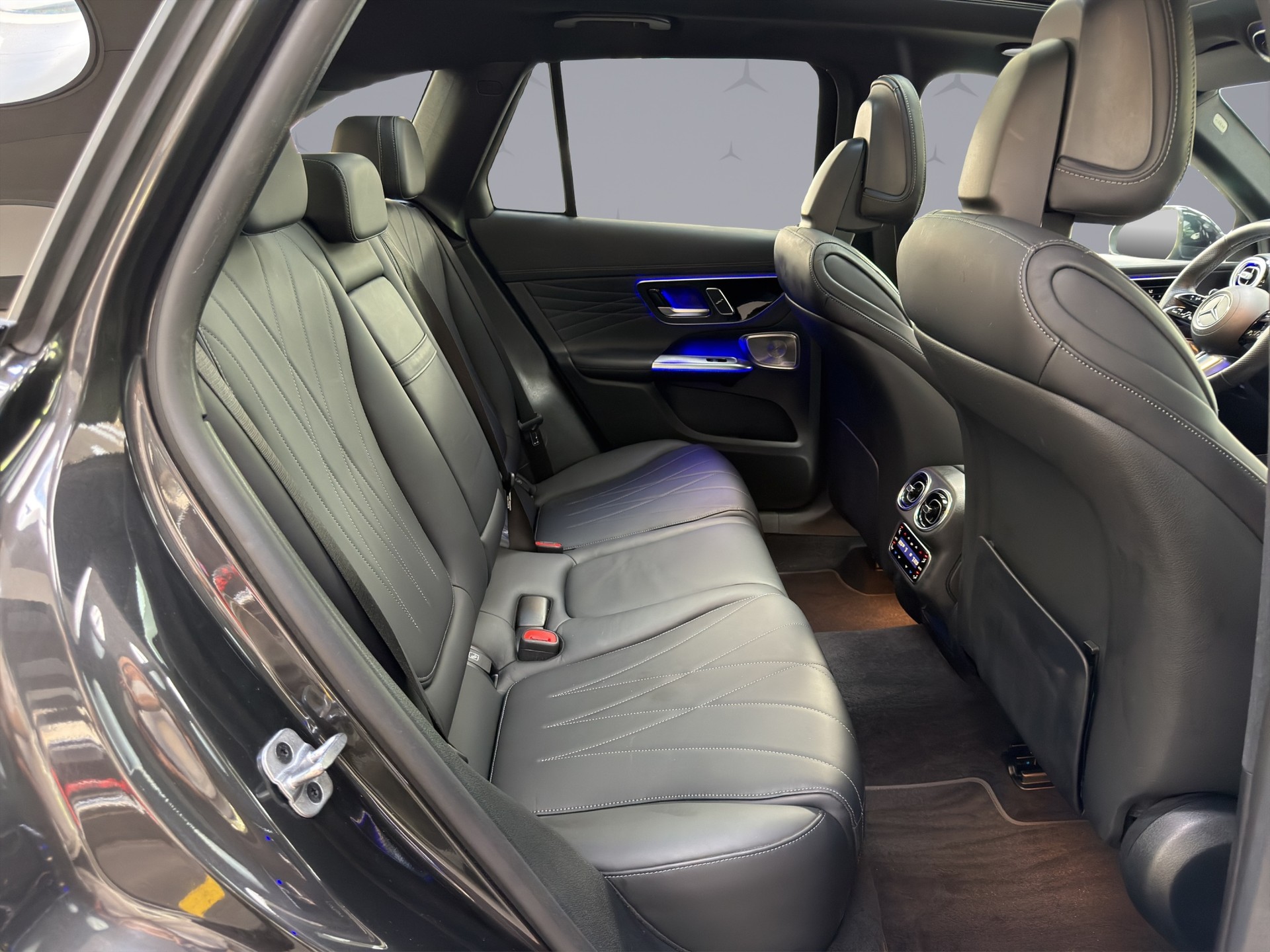 MERCEDES-BENZ GLC 220 d AMG Line 4matic-image-13