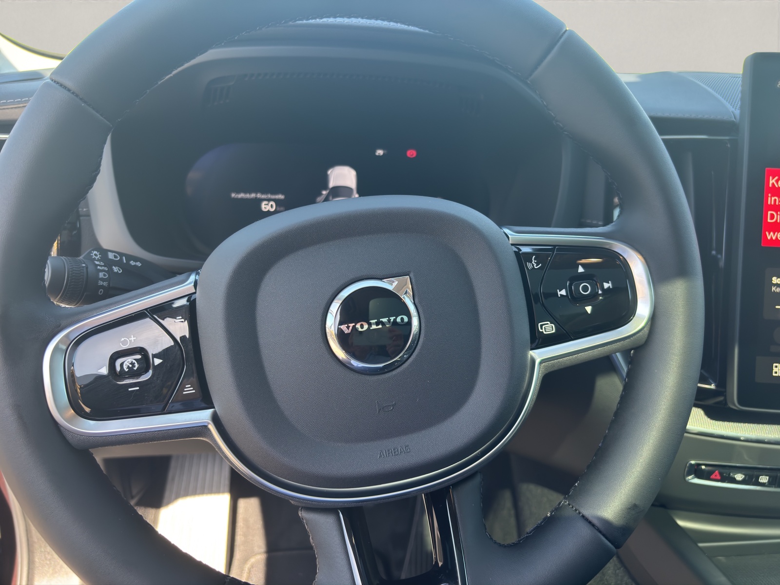 VOLVO XC60 2.0 T6 TE Ultra Dark eAWD-image-13