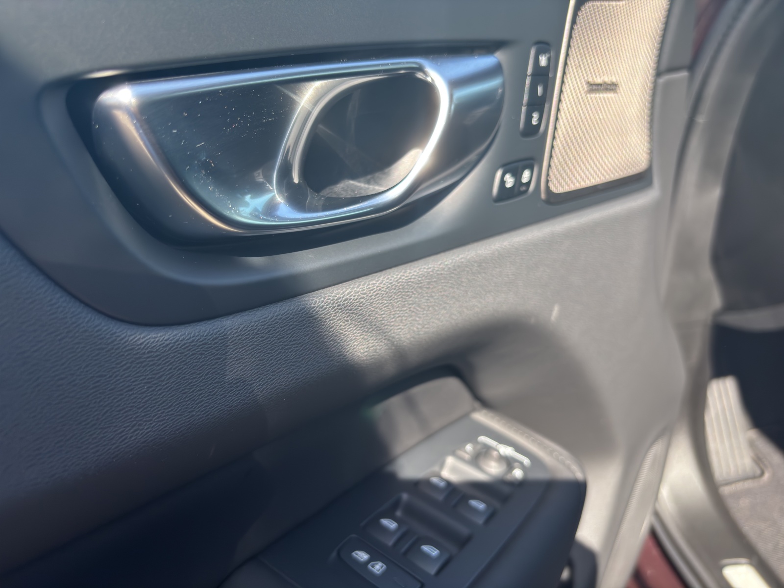 VOLVO XC60 2.0 T6 TE Ultra Dark eAWD-image-10
