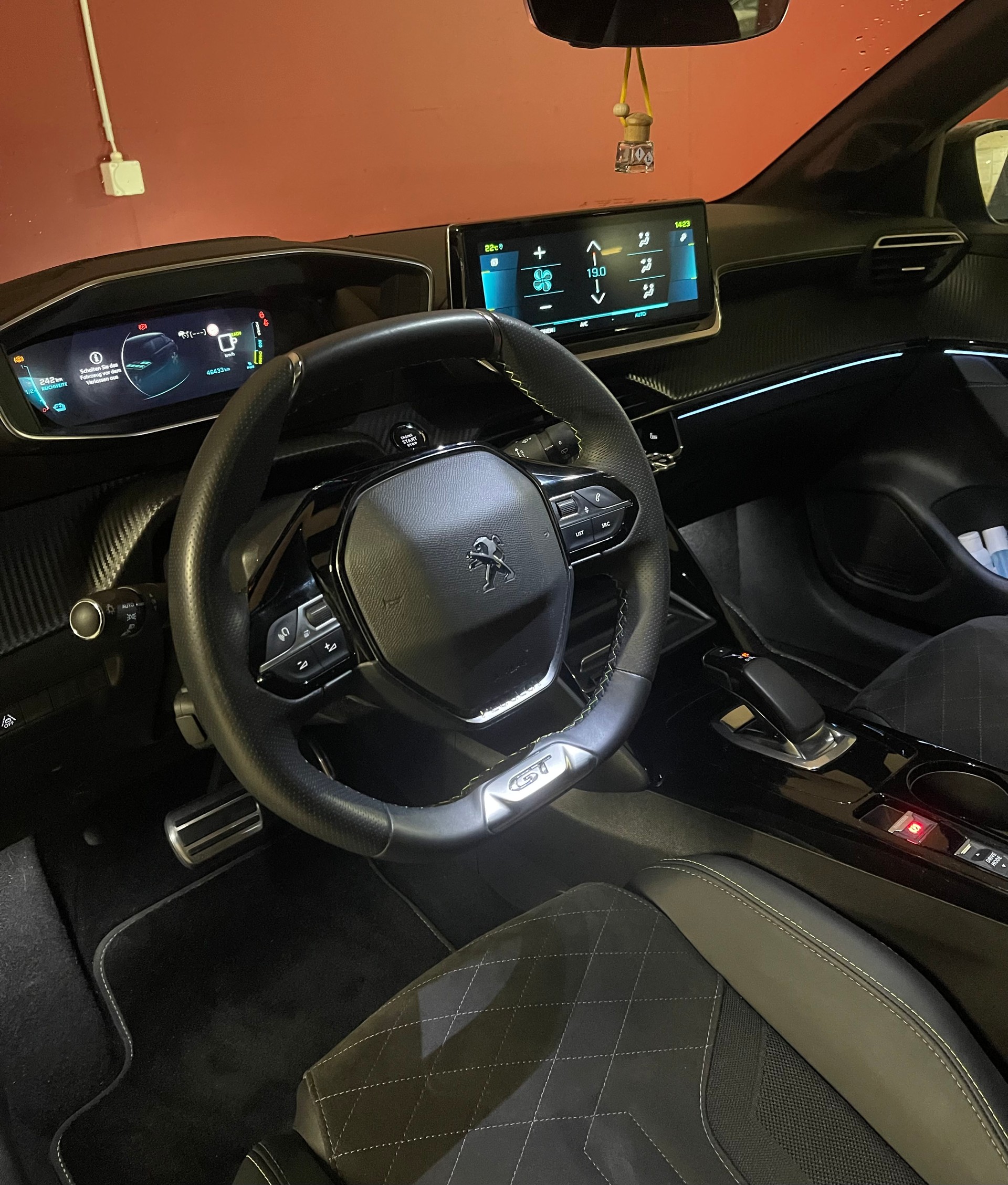 PEUGEOT 208 e-GT Pack-image-7