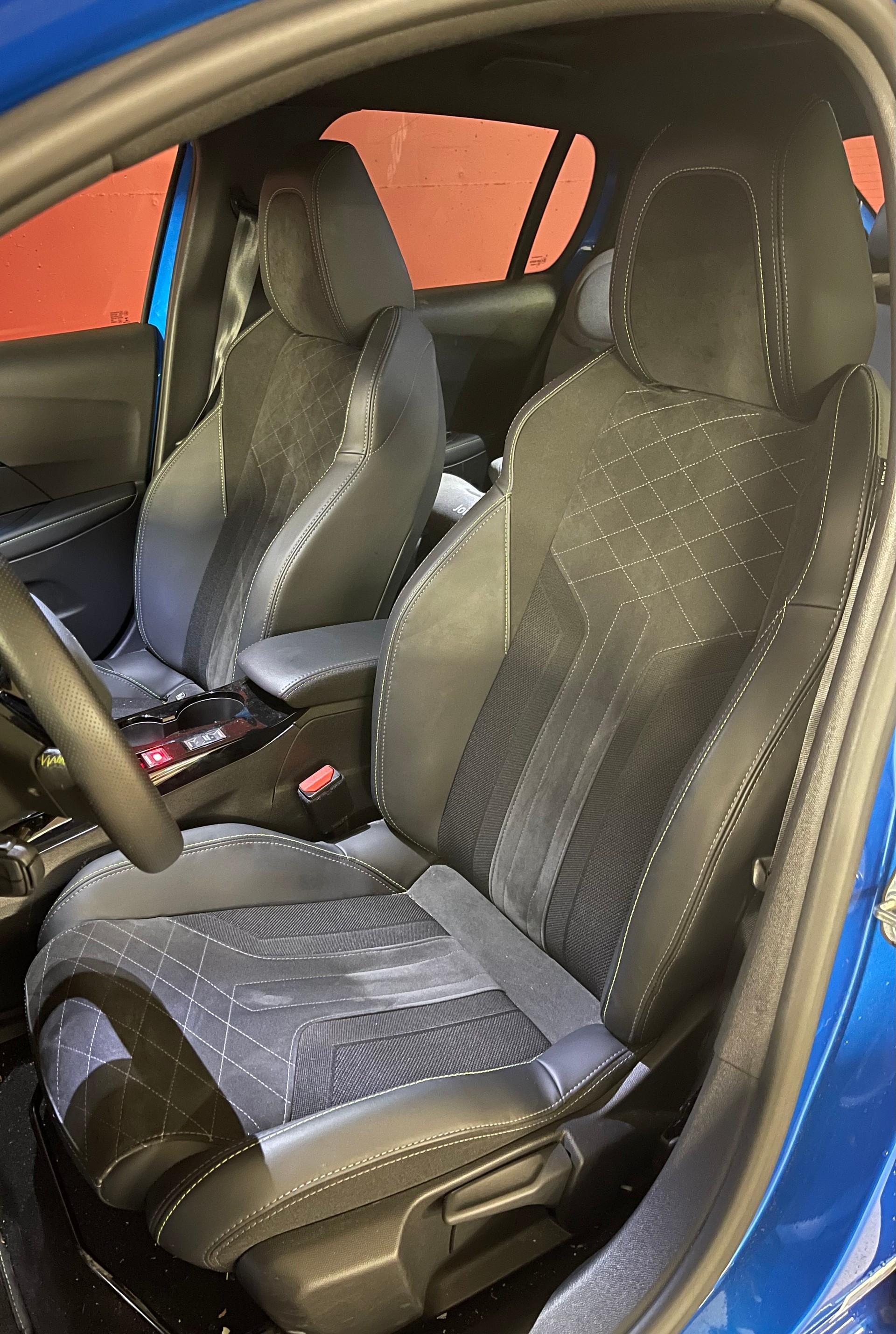 PEUGEOT 208 e-GT Pack-image-8