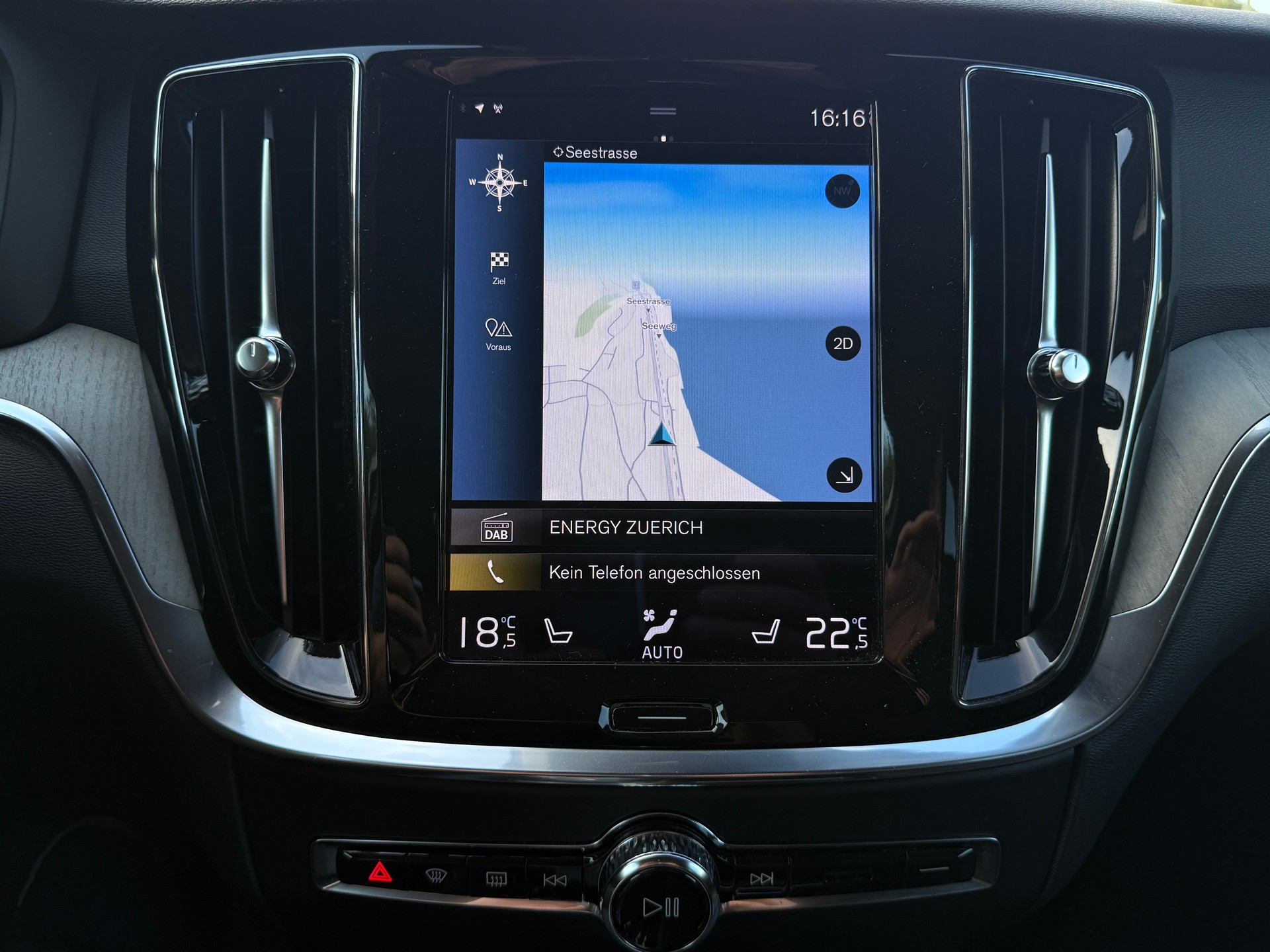 VOLVO V60 T6 eAWD Twin Engine Inscription Geartronic-image-17