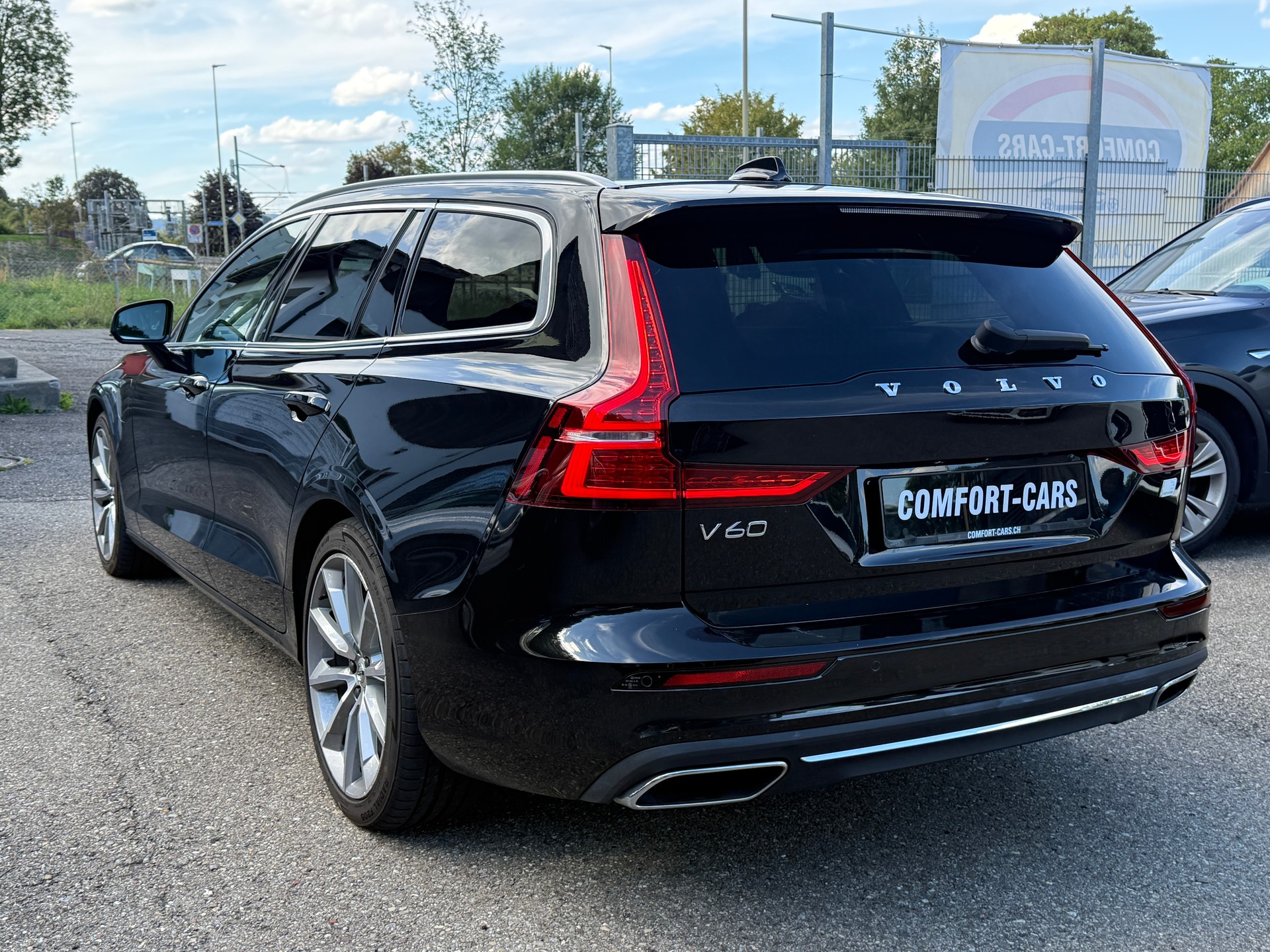 VOLVO V60 T6 eAWD Twin Engine Inscription Geartronic-image-4