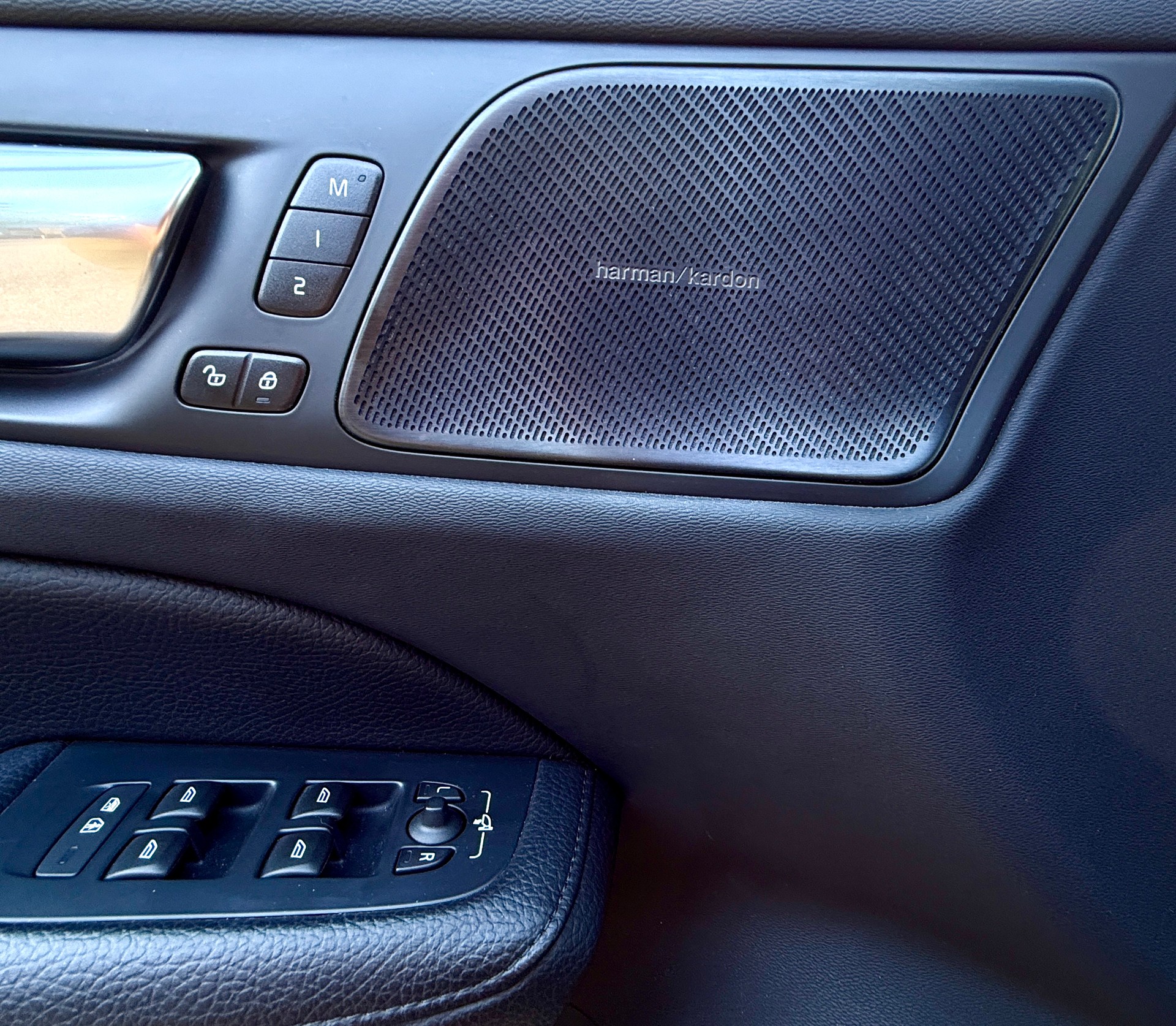 VOLVO V60 T6 eAWD Twin Engine Inscription Geartronic-image-14