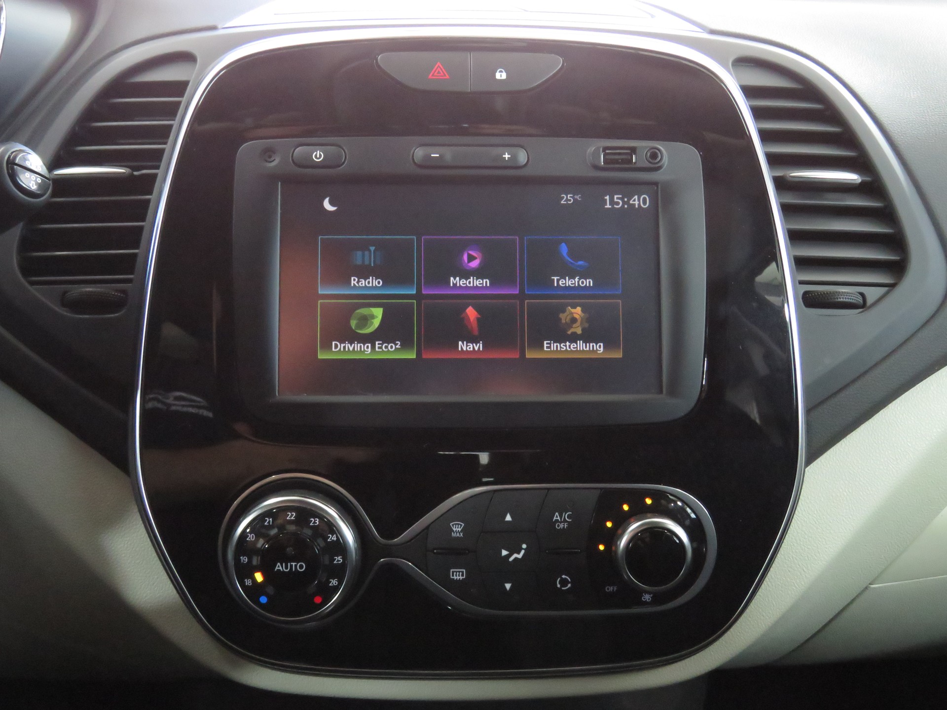 RENAULT Captur 1.2 T 16V Intens EDC (Automat, AHK 1.2 t)-image-17