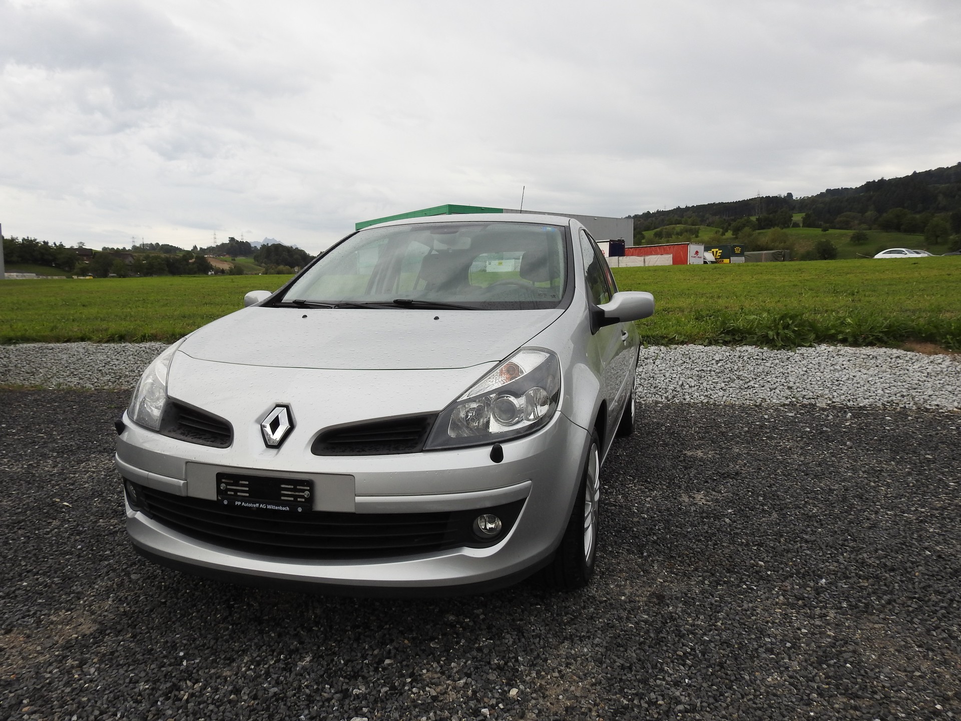 RENAULT Clio 2.0 16V Dynamique Automatic-image-0