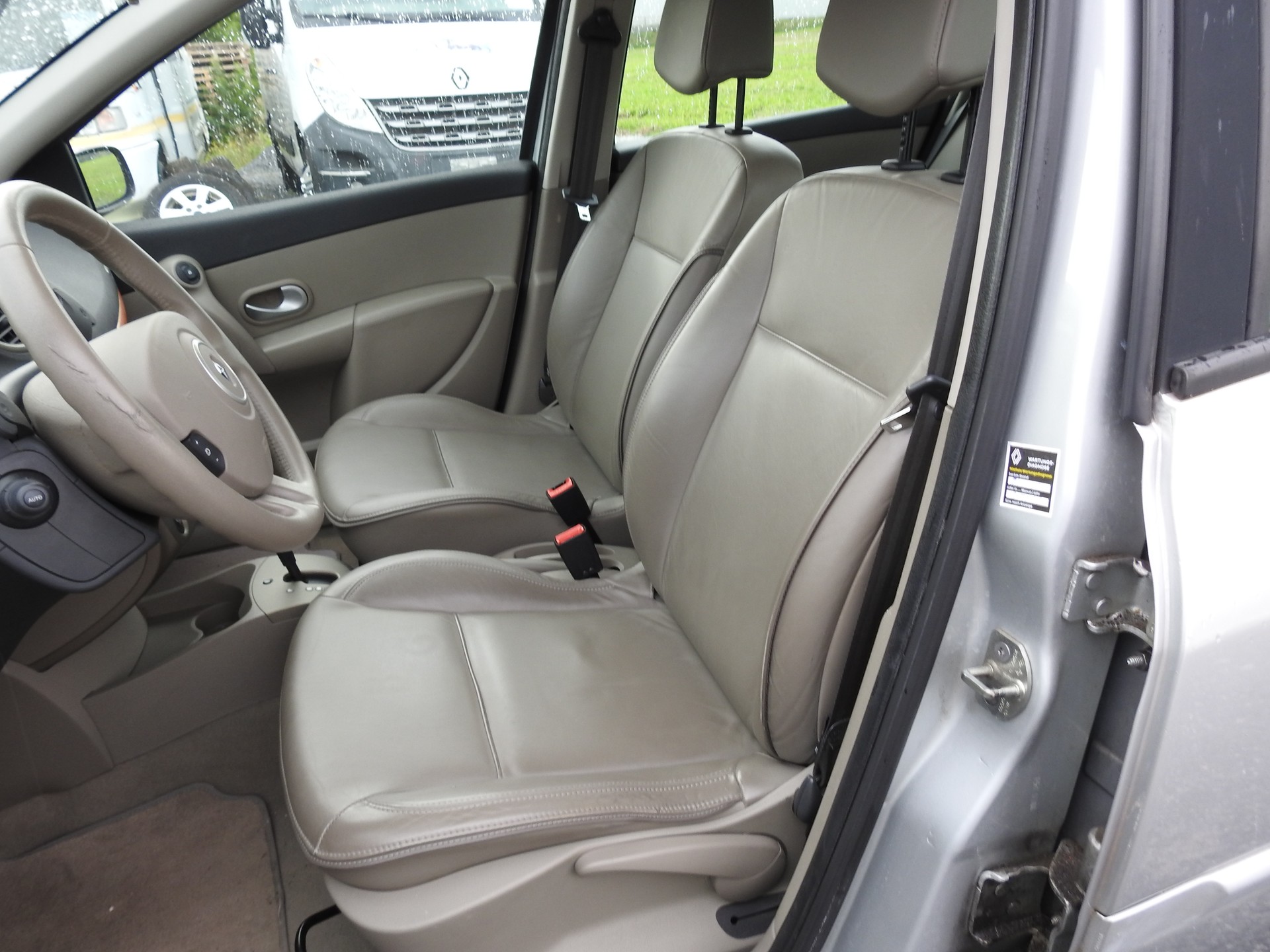 RENAULT Clio 2.0 16V Dynamique Automatic-image-12