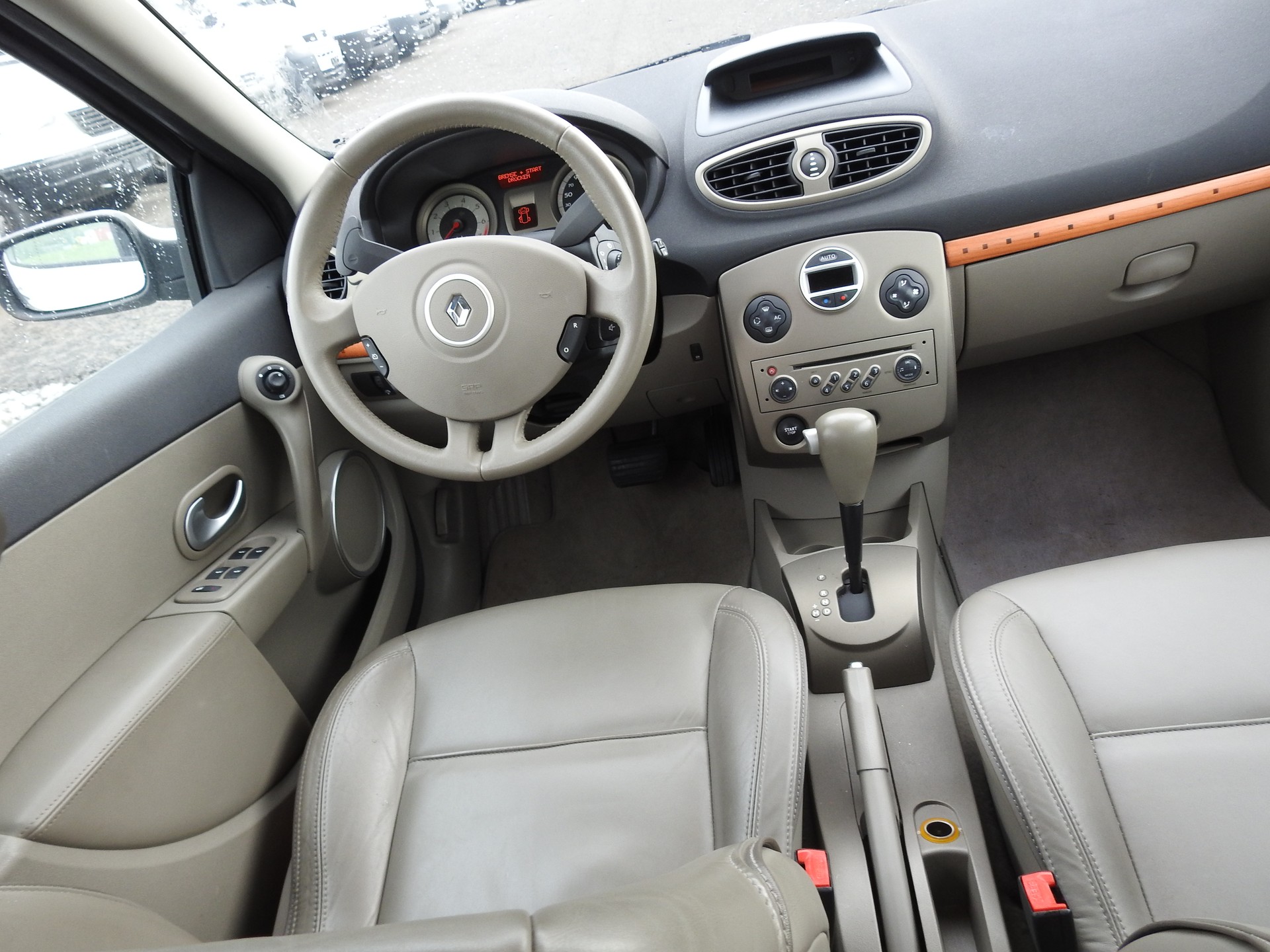 RENAULT Clio 2.0 16V Dynamique Automatic-image-18