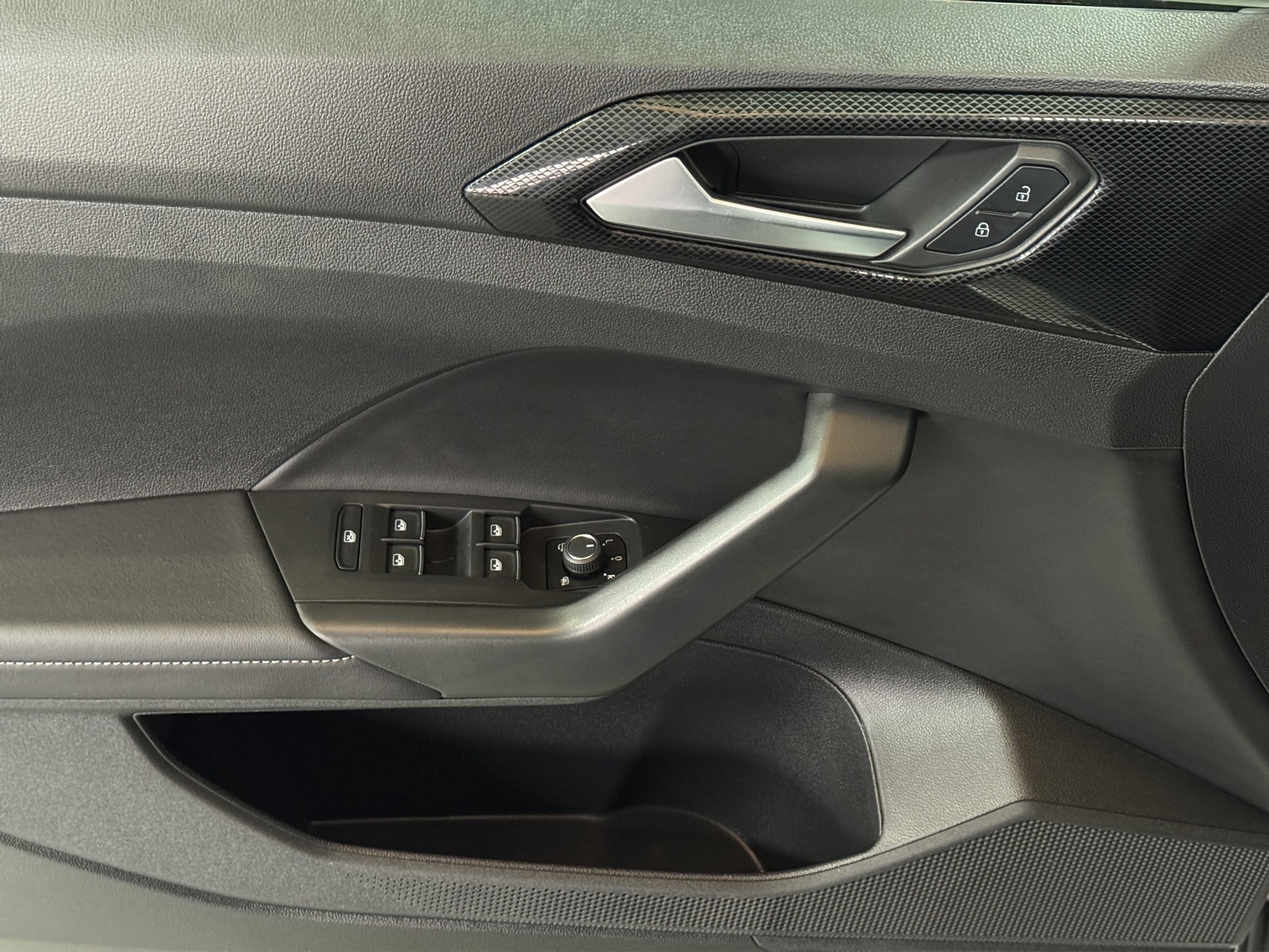 VW T-Cross 1.5 TSI EVO ACT R-Line DSG "AHK-Navi-RF.-Kamera"-image-9
