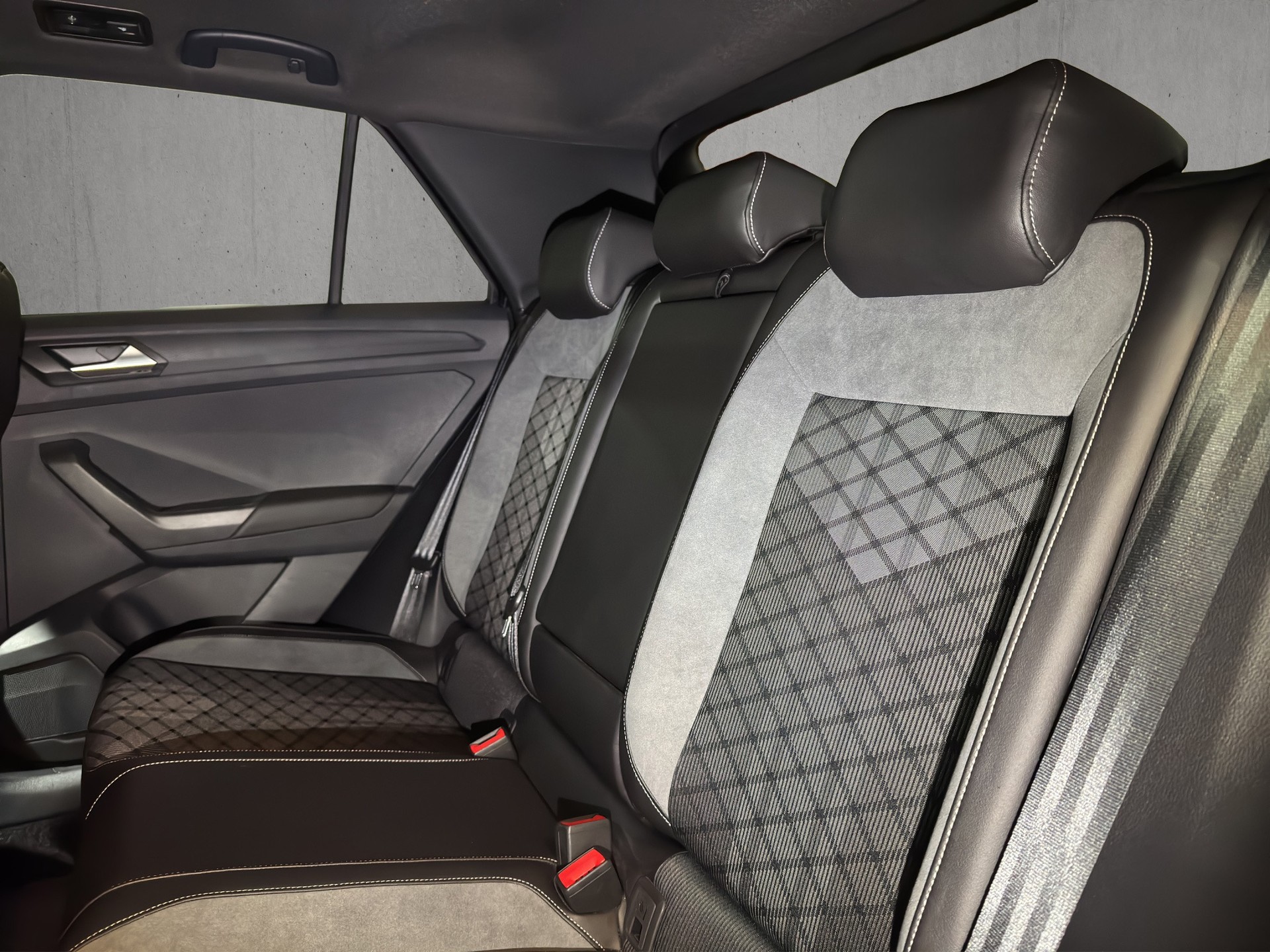 VW T-Cross 1.5 TSI EVO ACT R-Line DSG "AHK-Navi-RF.-Kamera"-image-10