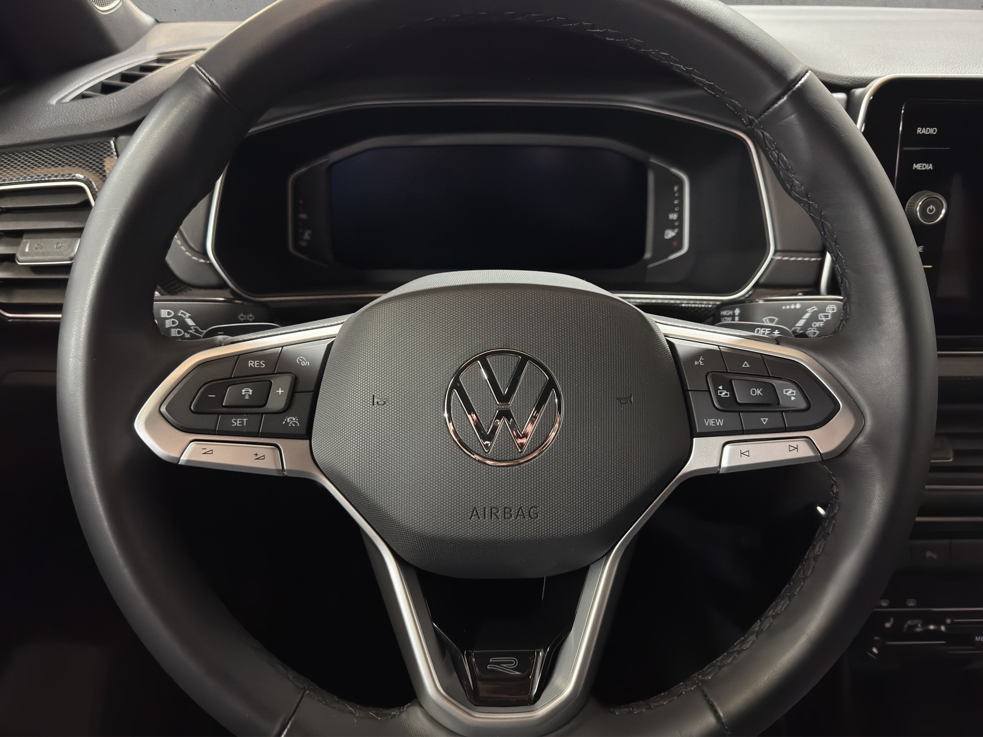VW T-Cross 1.5 TSI EVO ACT R-Line DSG "AHK-Navi-RF.-Kamera"-image-12
