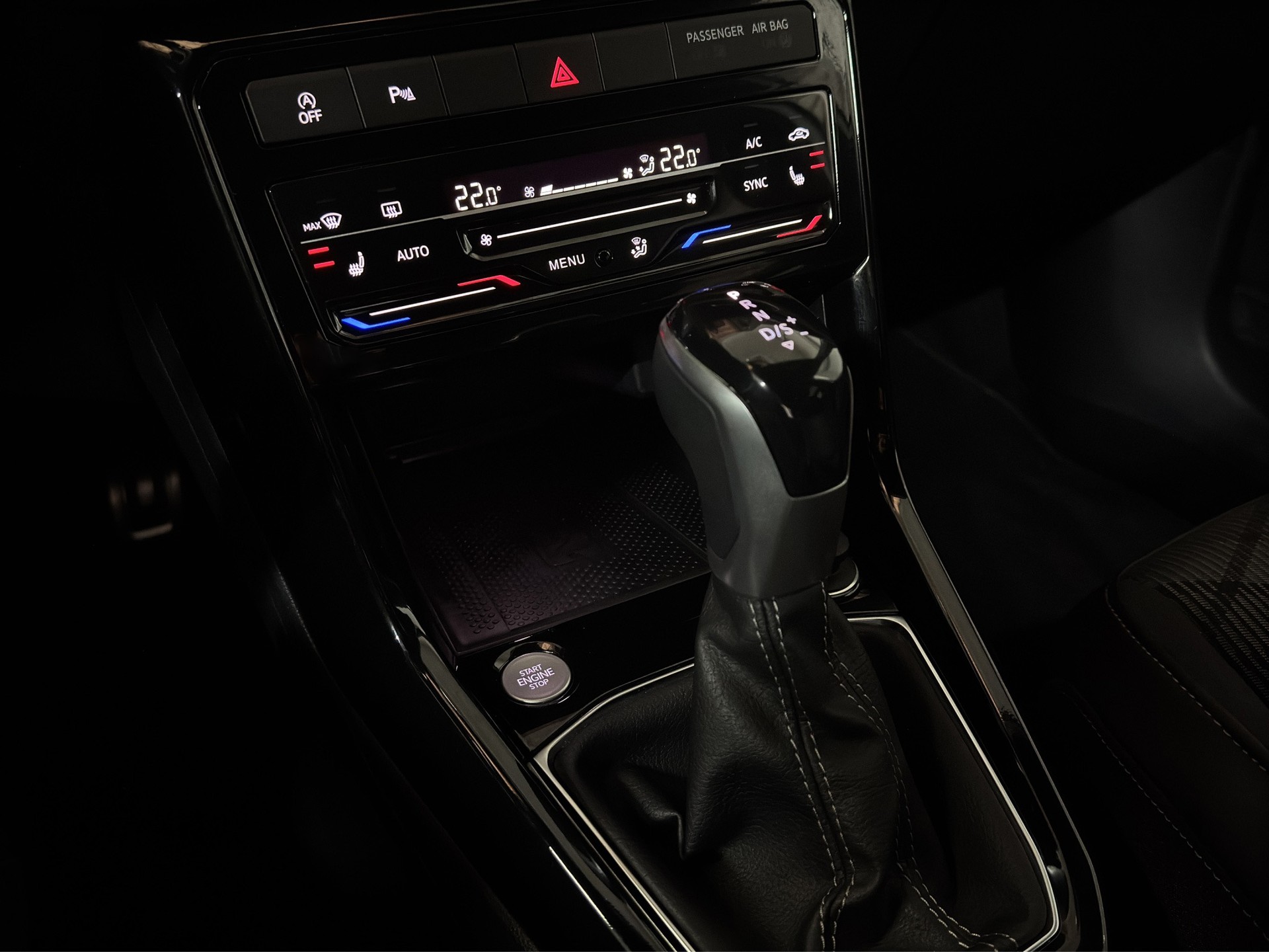 VW T-Cross 1.5 TSI EVO ACT R-Line DSG "AHK-Navi-RF.-Kamera"-image-14