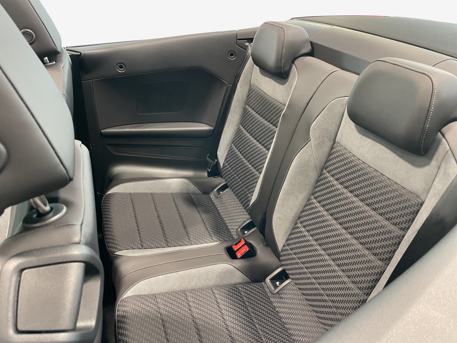 VW T-Roc Cabriolet 1.5 TSI EVO R-Line DSG-image-11