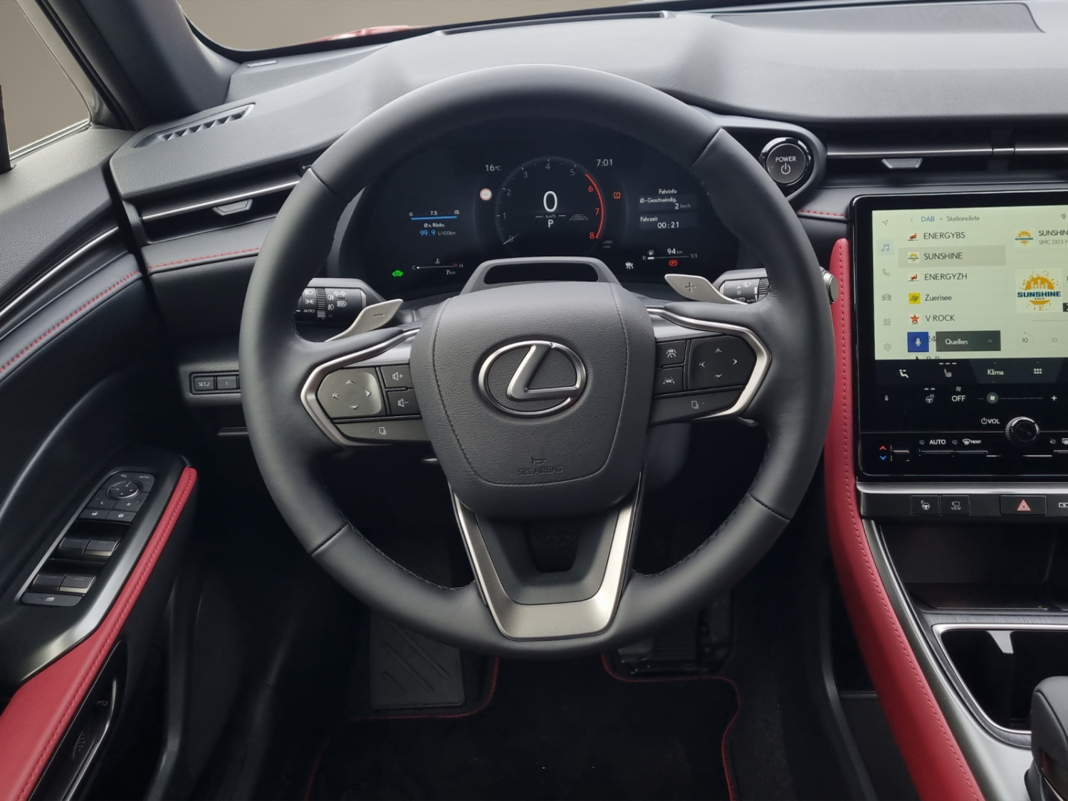 LEXUS LBX 1.5 Hybrid Vibrant Edition AWD-image-13