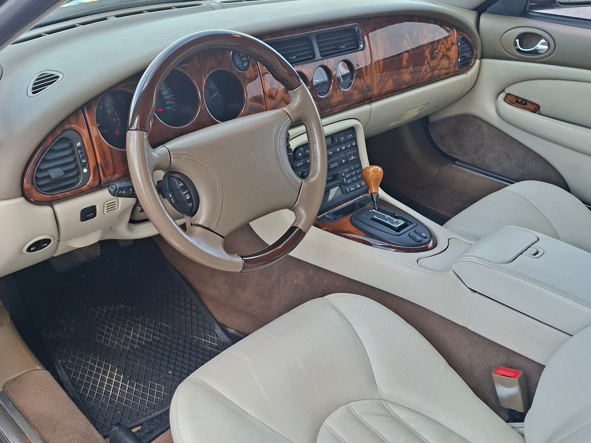 JAGUAR XKR S/C Convertible-image-7