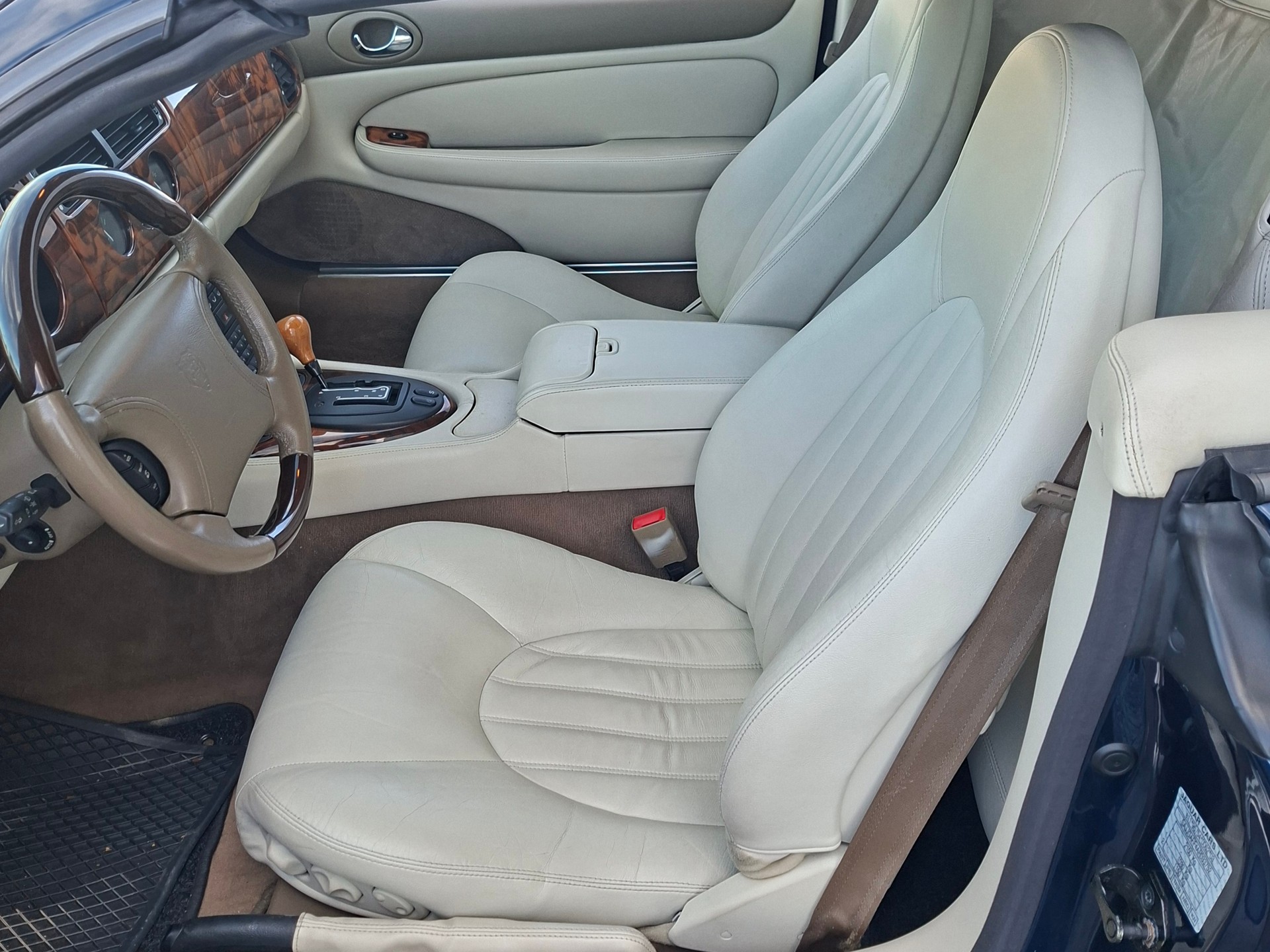 JAGUAR XKR S/C Convertible-image-8