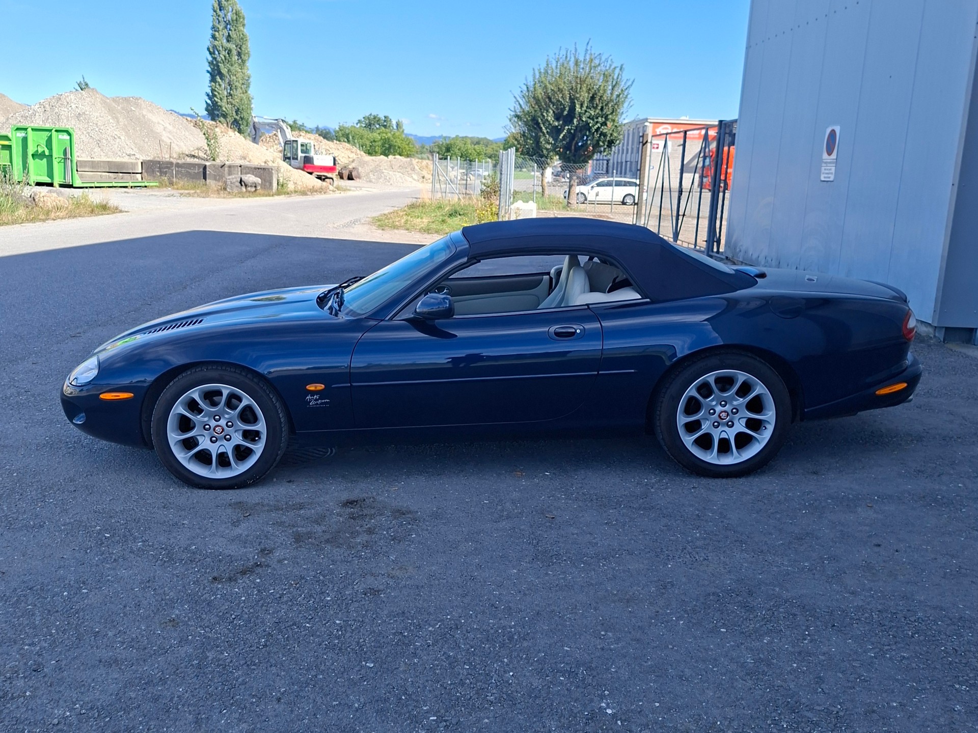 JAGUAR XKR S/C Convertible-image-1