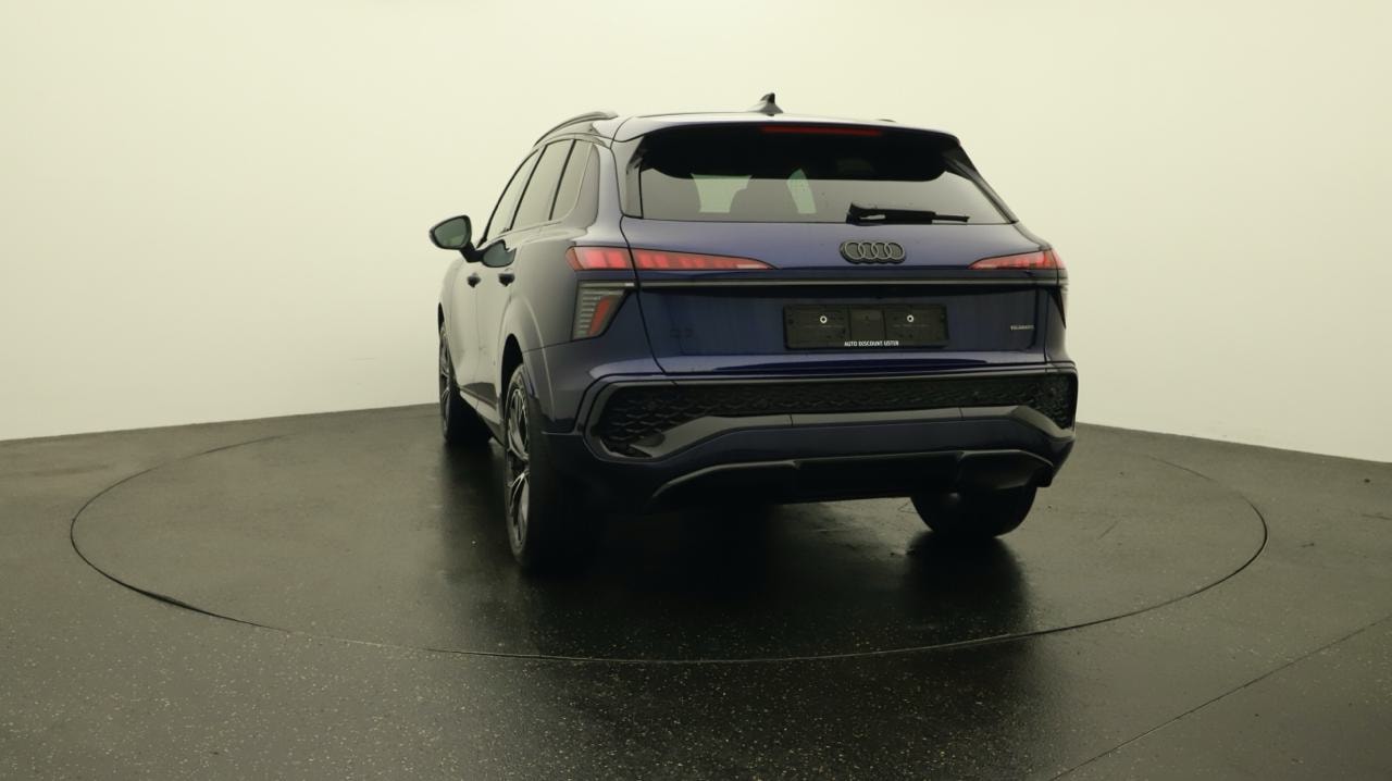 AUDI Q3 SUV TFSI quattro 195 kW S tronic-image-3