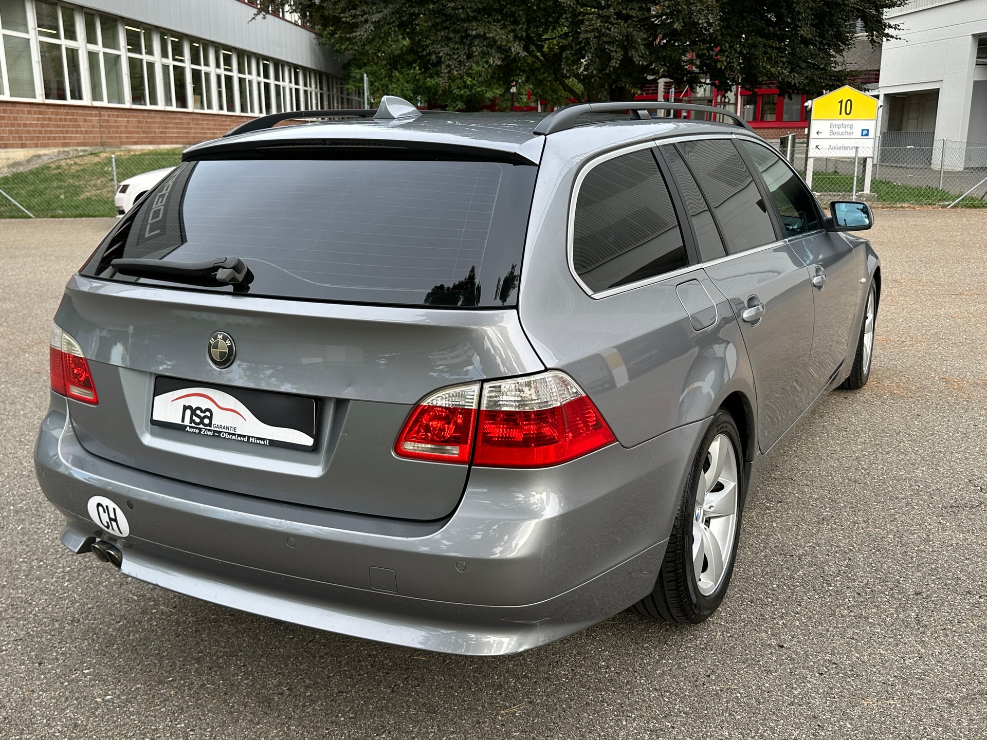 BMW 530d Touring-image-4