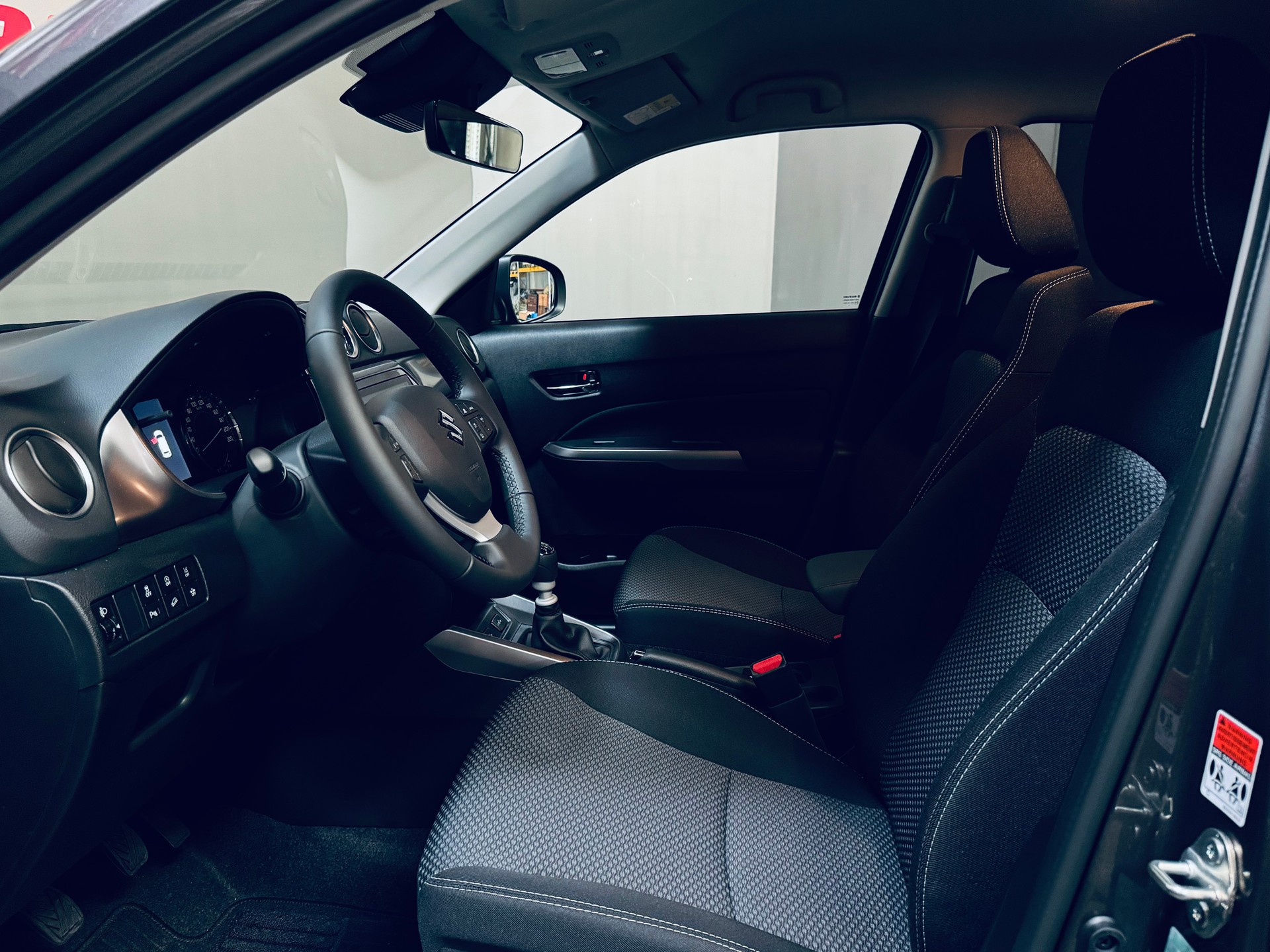 SUZUKI Vitara 1.4 Boosterjet Compact + 4x4 Hybrid-image-12