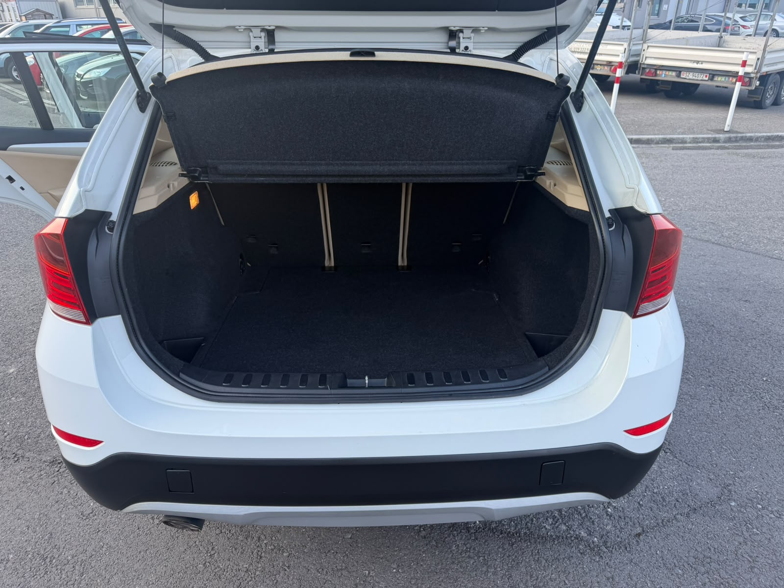 BMW X1 xDrive 18d-image-8