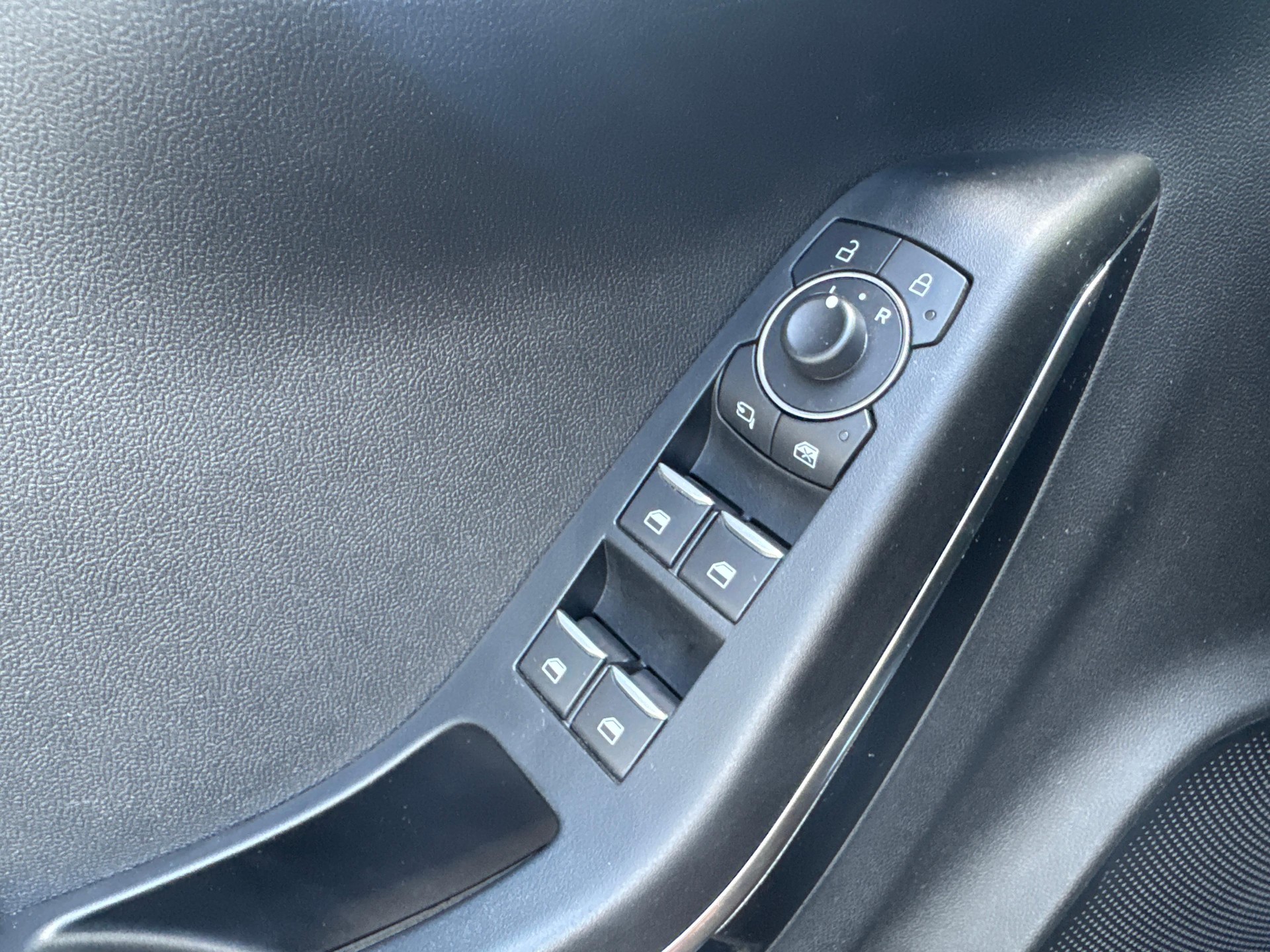FORD Puma 1.0 EcoB Hybrid 125 Titanium-image-19