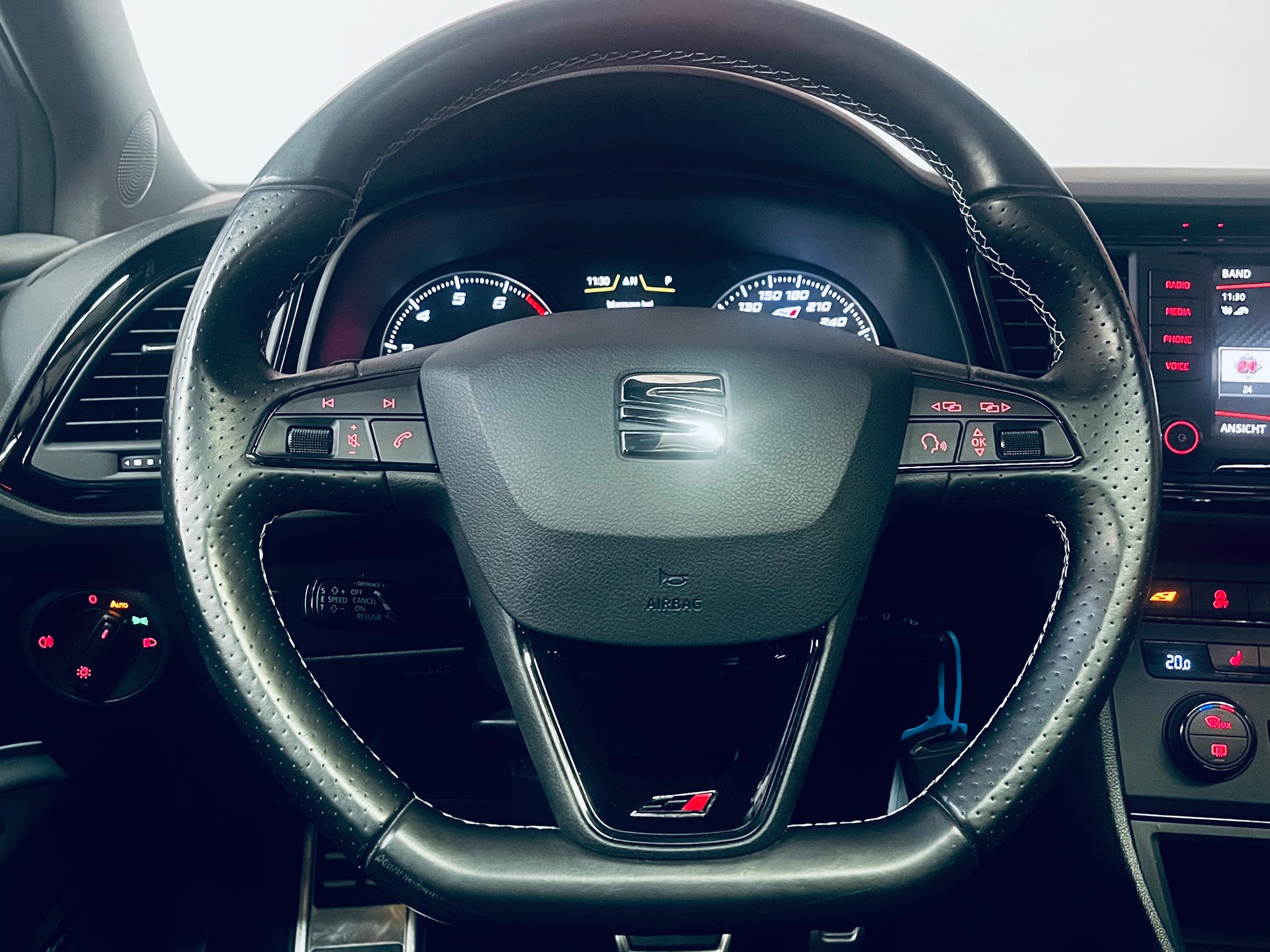 SEAT Leon ST 2.0 TSI Cupra 290 DSG-image-17