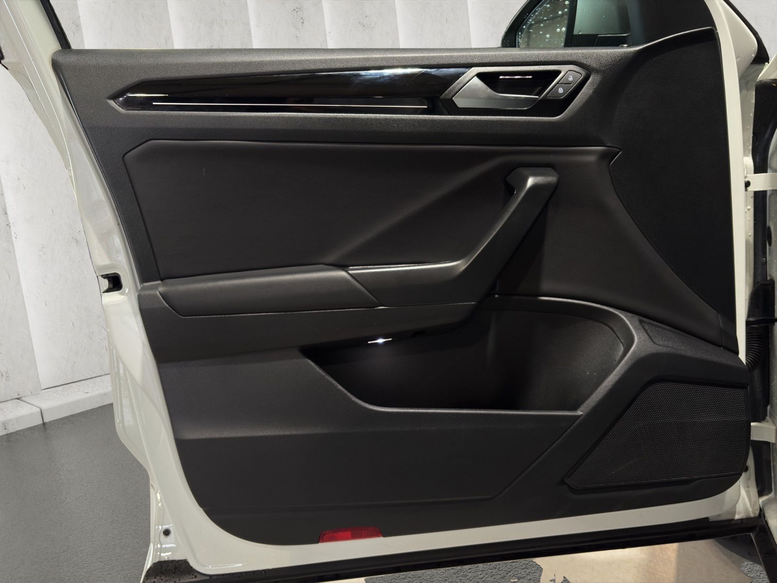 VW T-Roc 2.0 TSI R DSG 4Motion-image-15