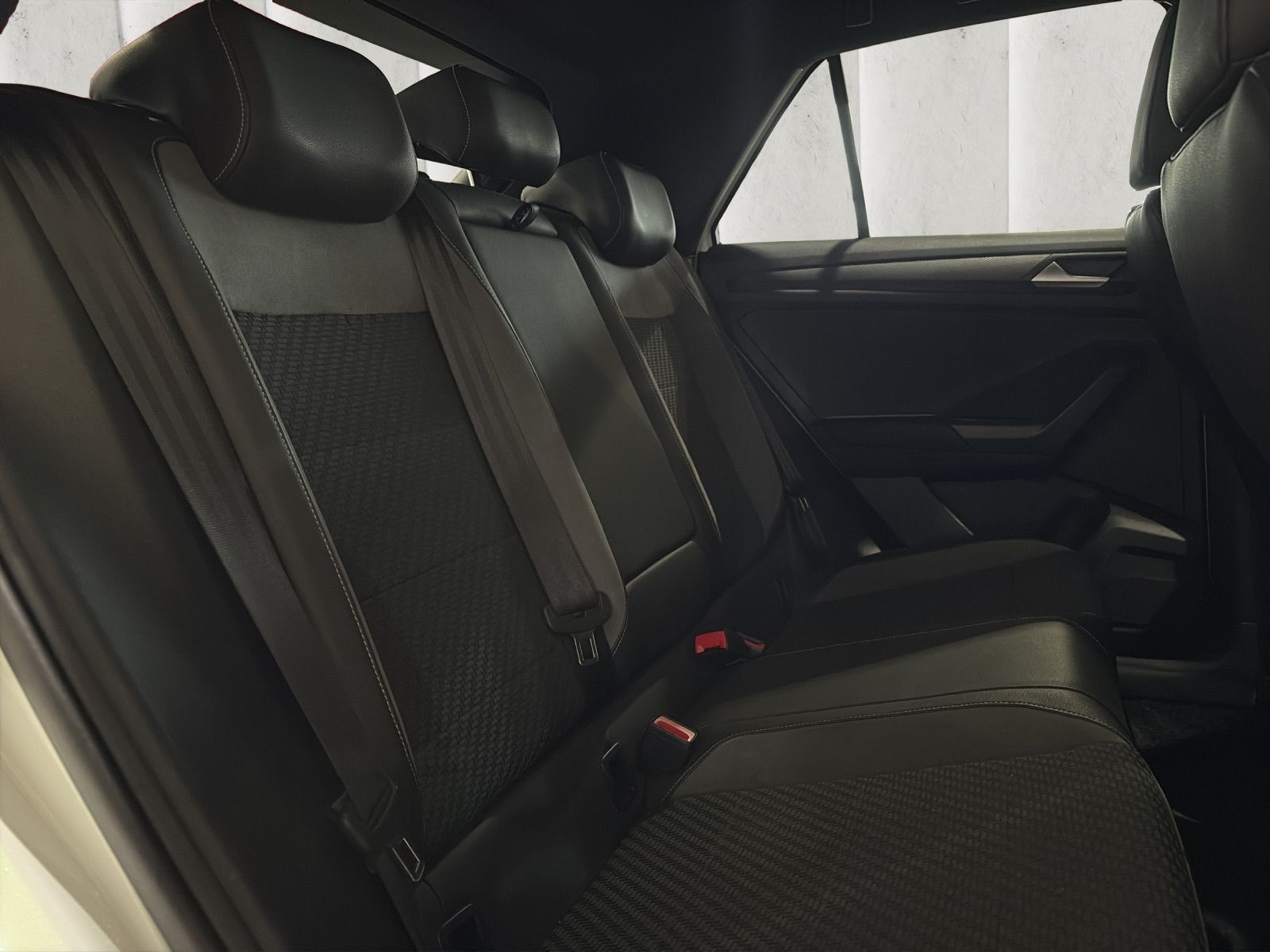 VW T-Roc 2.0 TSI R DSG 4Motion-image-16