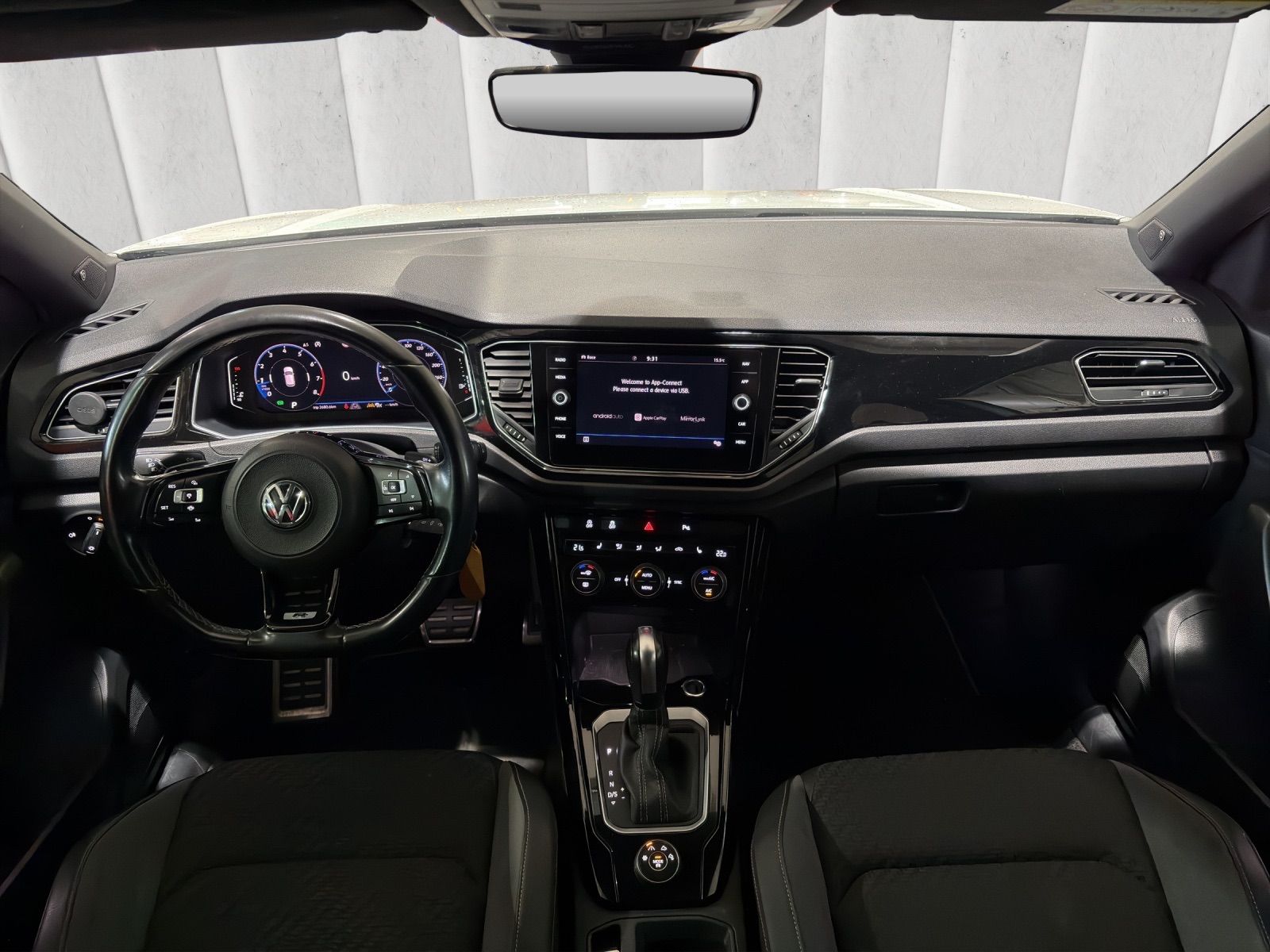 VW T-Roc 2.0 TSI R DSG 4Motion-image-12