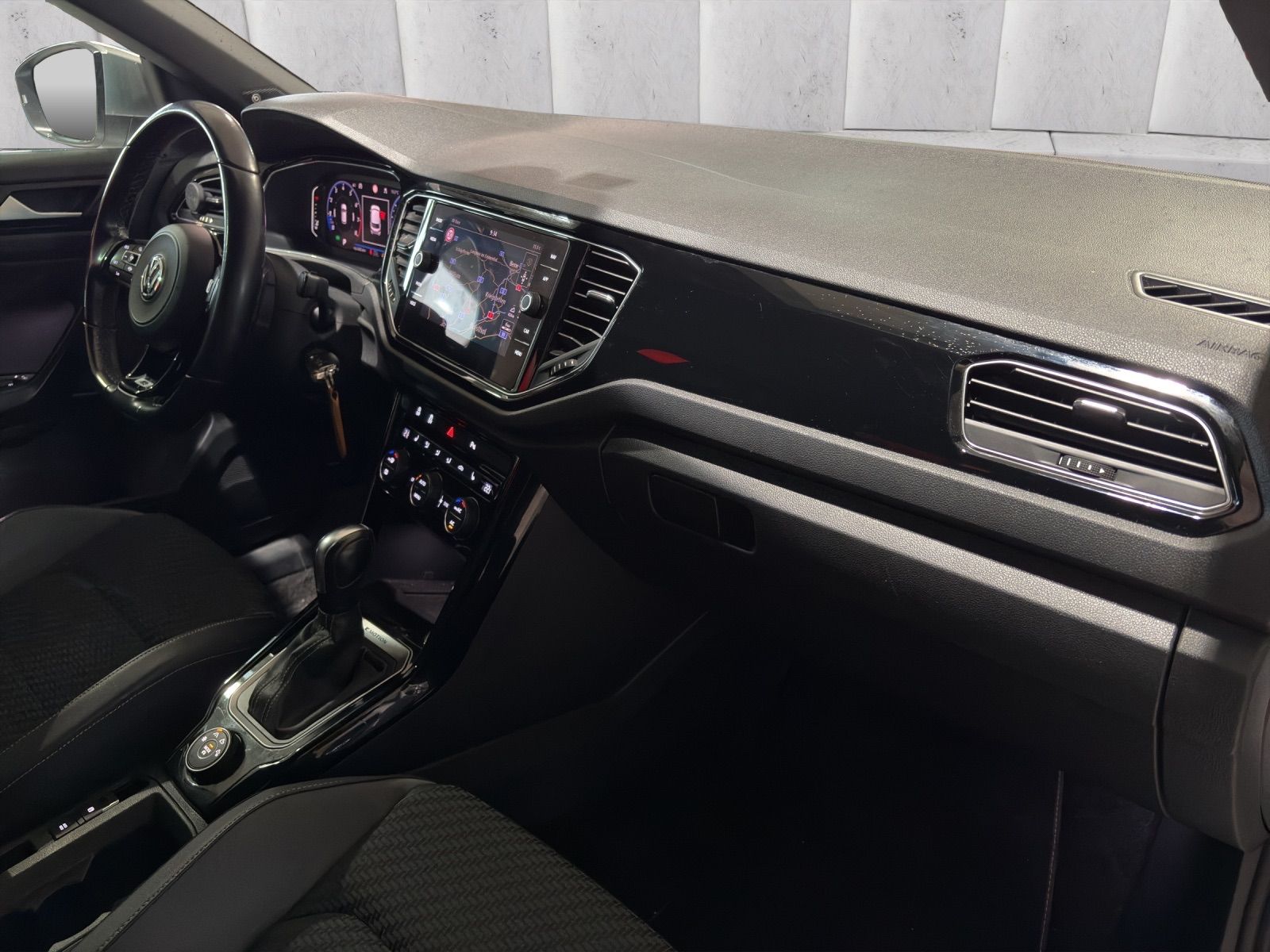VW T-Roc 2.0 TSI R DSG 4Motion-image-9