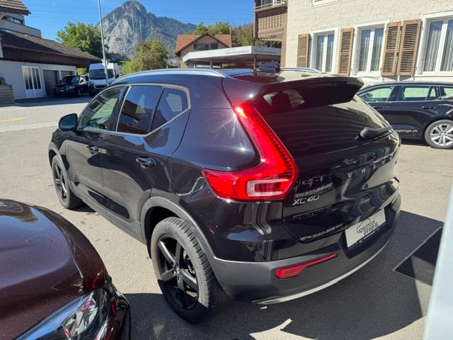 VOLVO XC40 2.0 D3 Momentum AWD-image-4