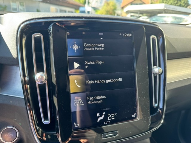 VOLVO XC40 2.0 D3 Momentum AWD-image-9