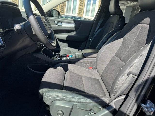 VOLVO XC40 2.0 D3 Momentum AWD-image-8