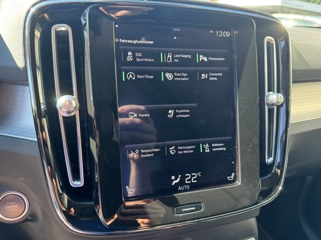 VOLVO XC40 2.0 D3 Momentum AWD-image-10