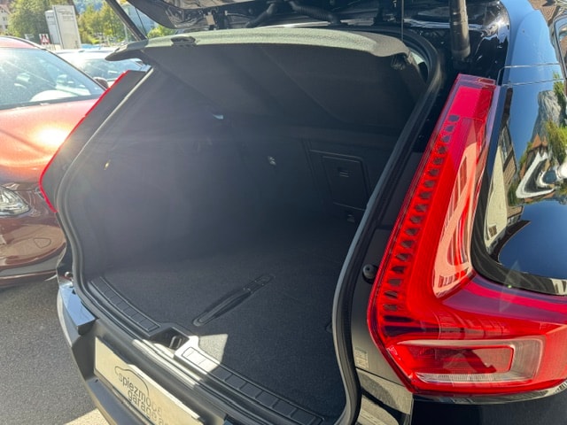 VOLVO XC40 2.0 D3 Momentum AWD-image-13