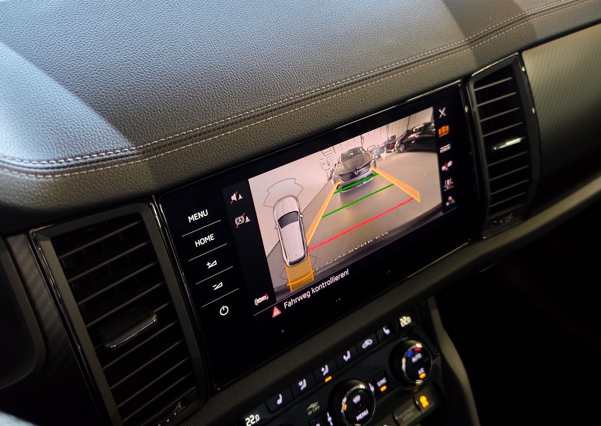 SKODA Kodiaq 2.0 TDI 200 Sportline DSG 7-Plätzer-image-14