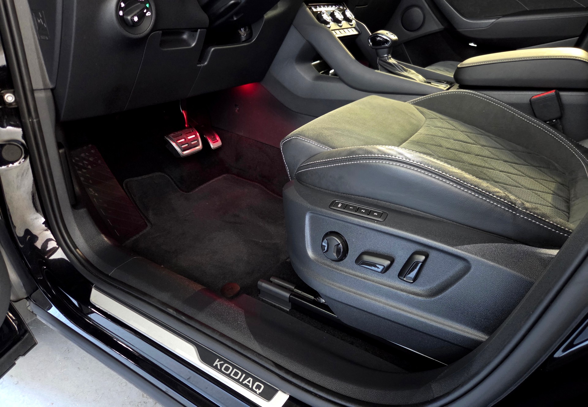 SKODA Kodiaq 2.0 TDI 200 Sportline DSG 7-Plätzer-image-17