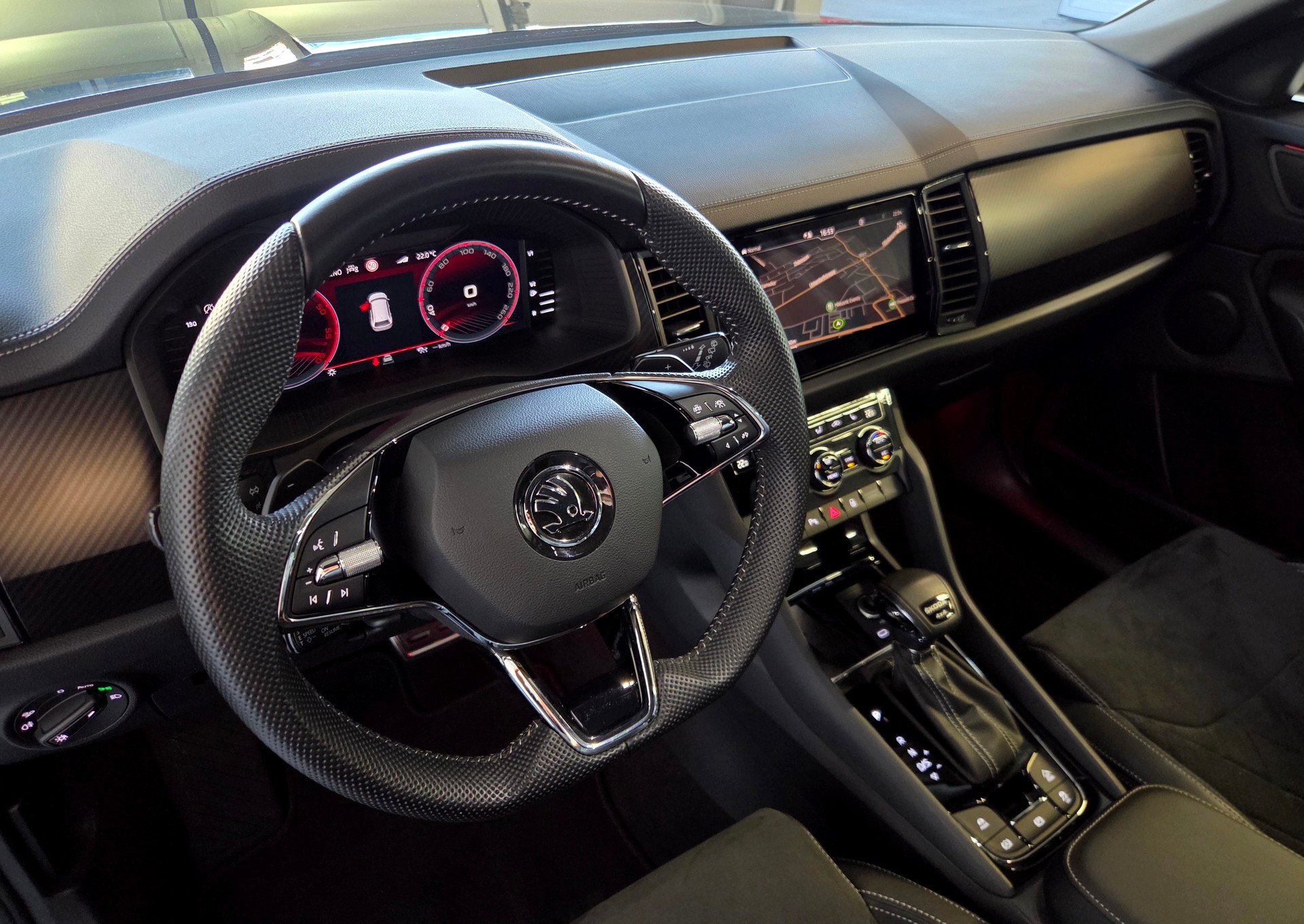 SKODA Kodiaq 2.0 TDI 200 Sportline DSG 7-Plätzer-image-9