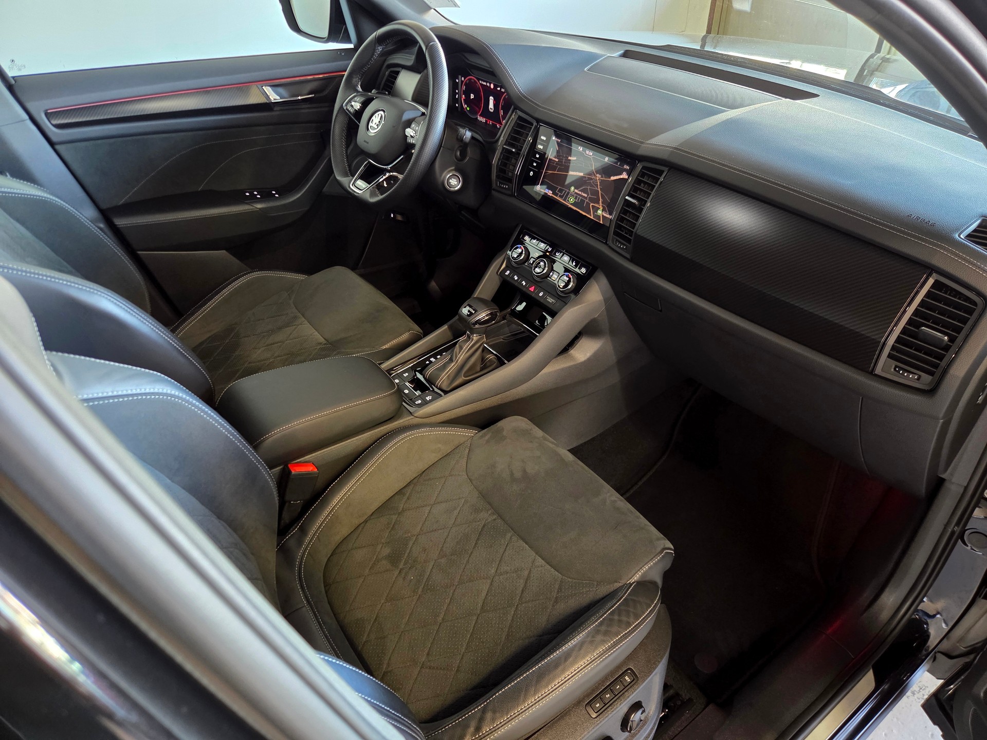 SKODA Kodiaq 2.0 TDI 200 Sportline DSG 7-Plätzer-image-24
