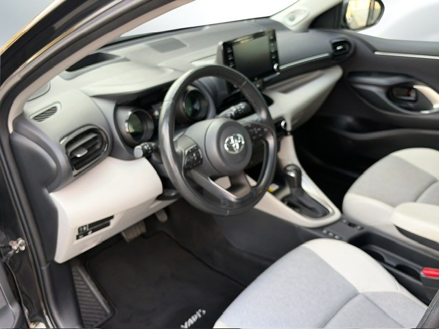 TOYOTA Yaris 1.5 Premium e-CVT-showroom-element-3