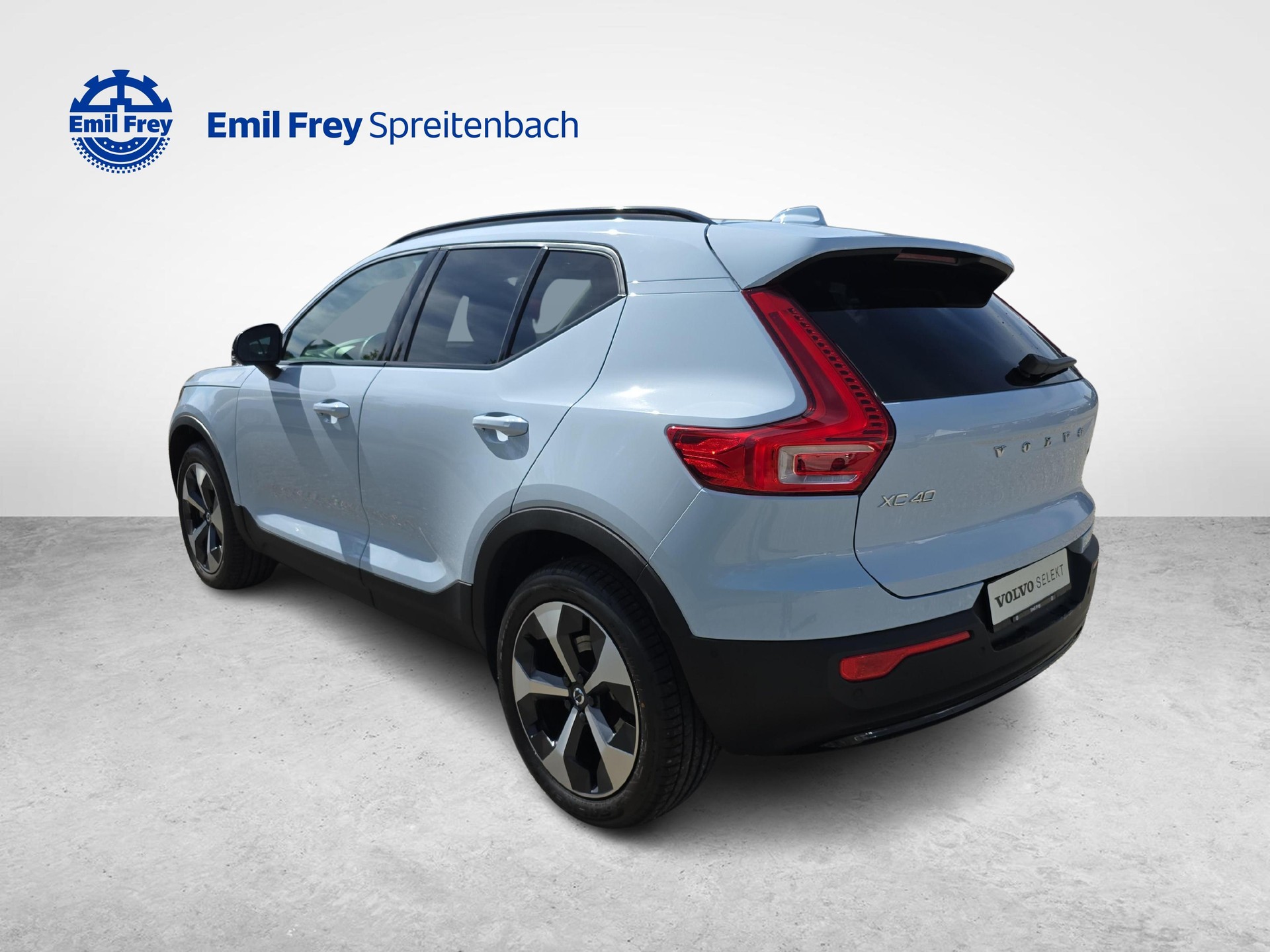 VOLVO XC40 2.0 B4 MH Plus Dark-image-2