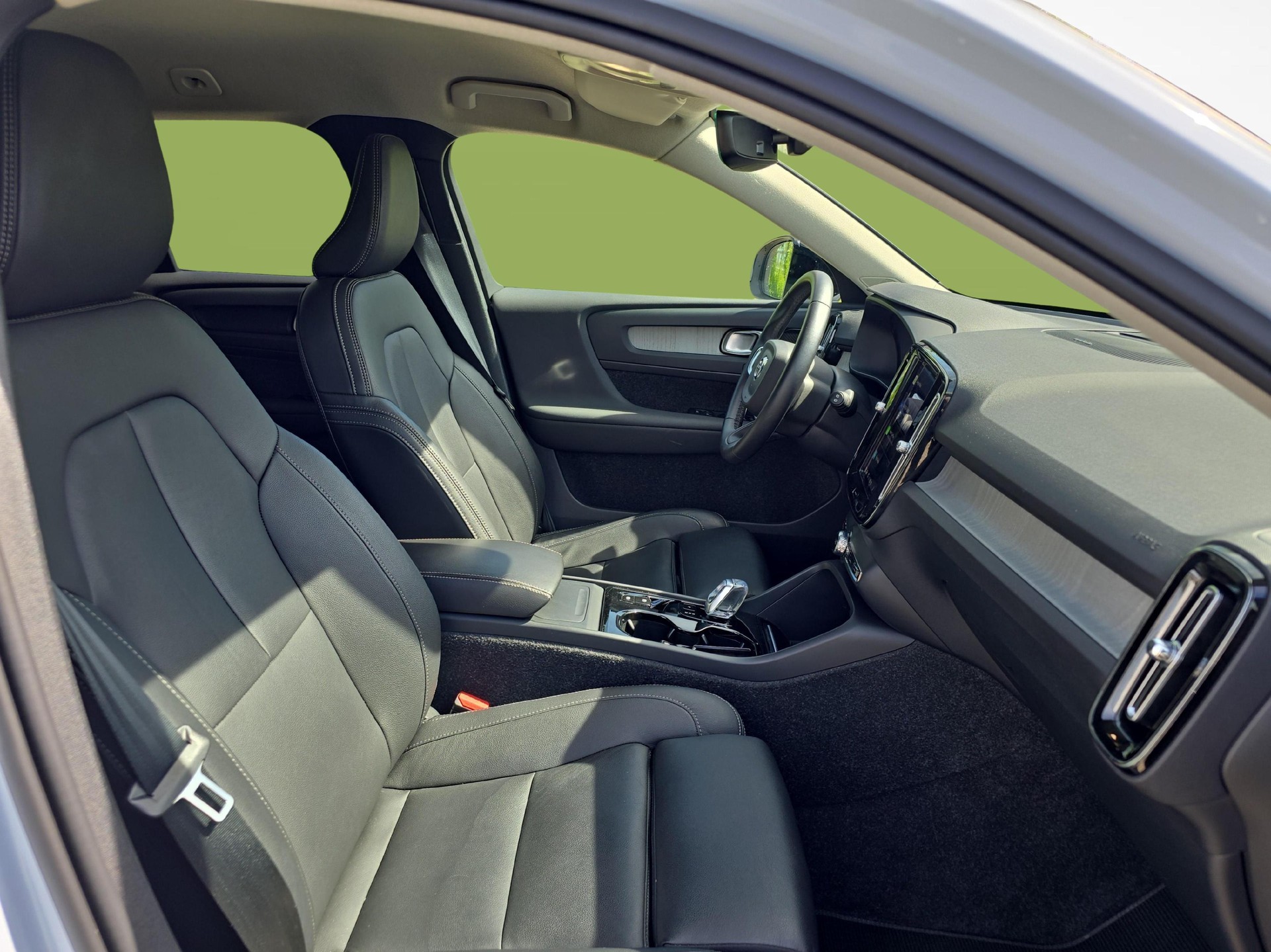 VOLVO XC40 2.0 B4 MH Plus Dark-image-11
