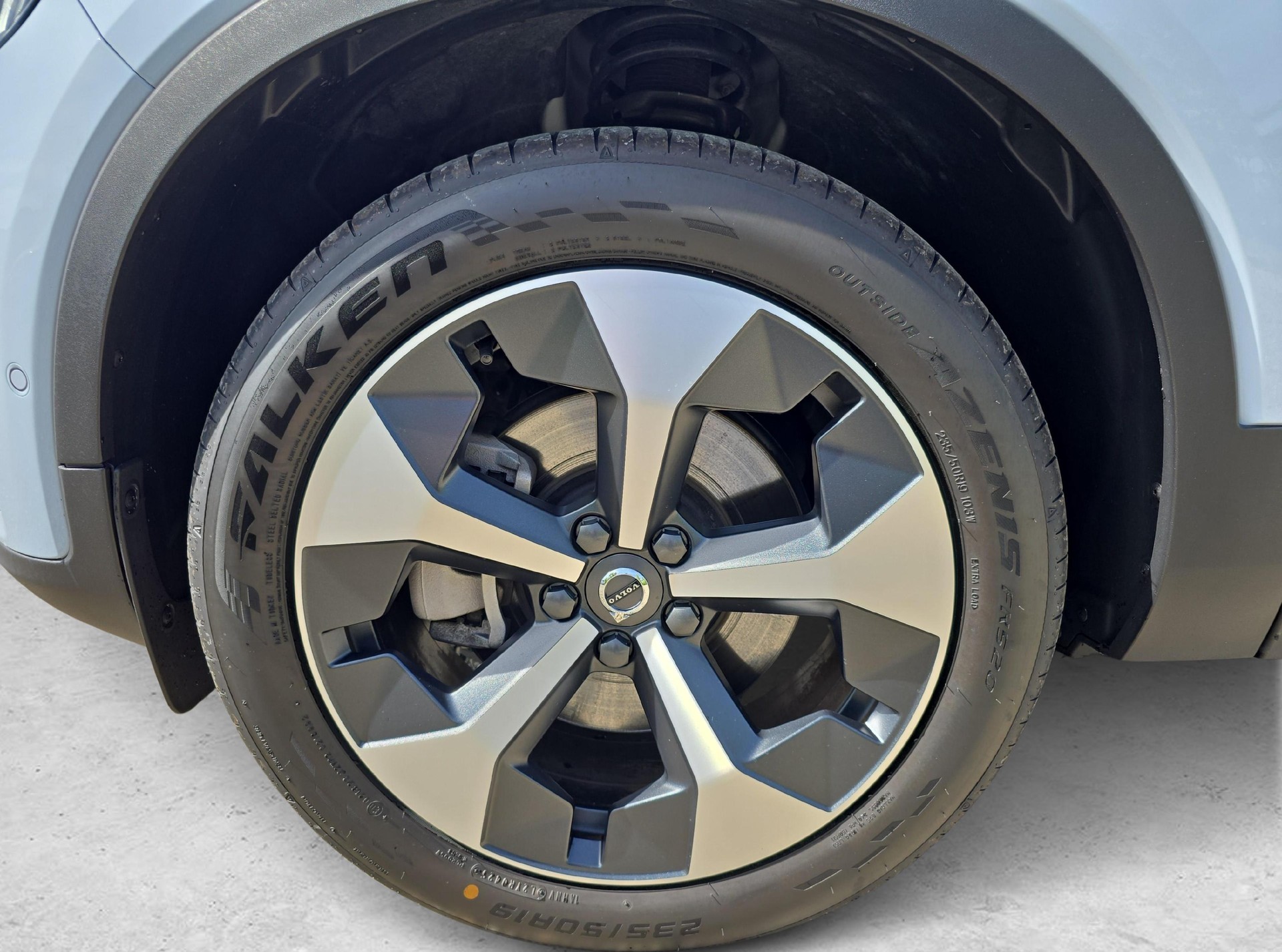 VOLVO XC40 2.0 B4 MH Plus Dark-image-19