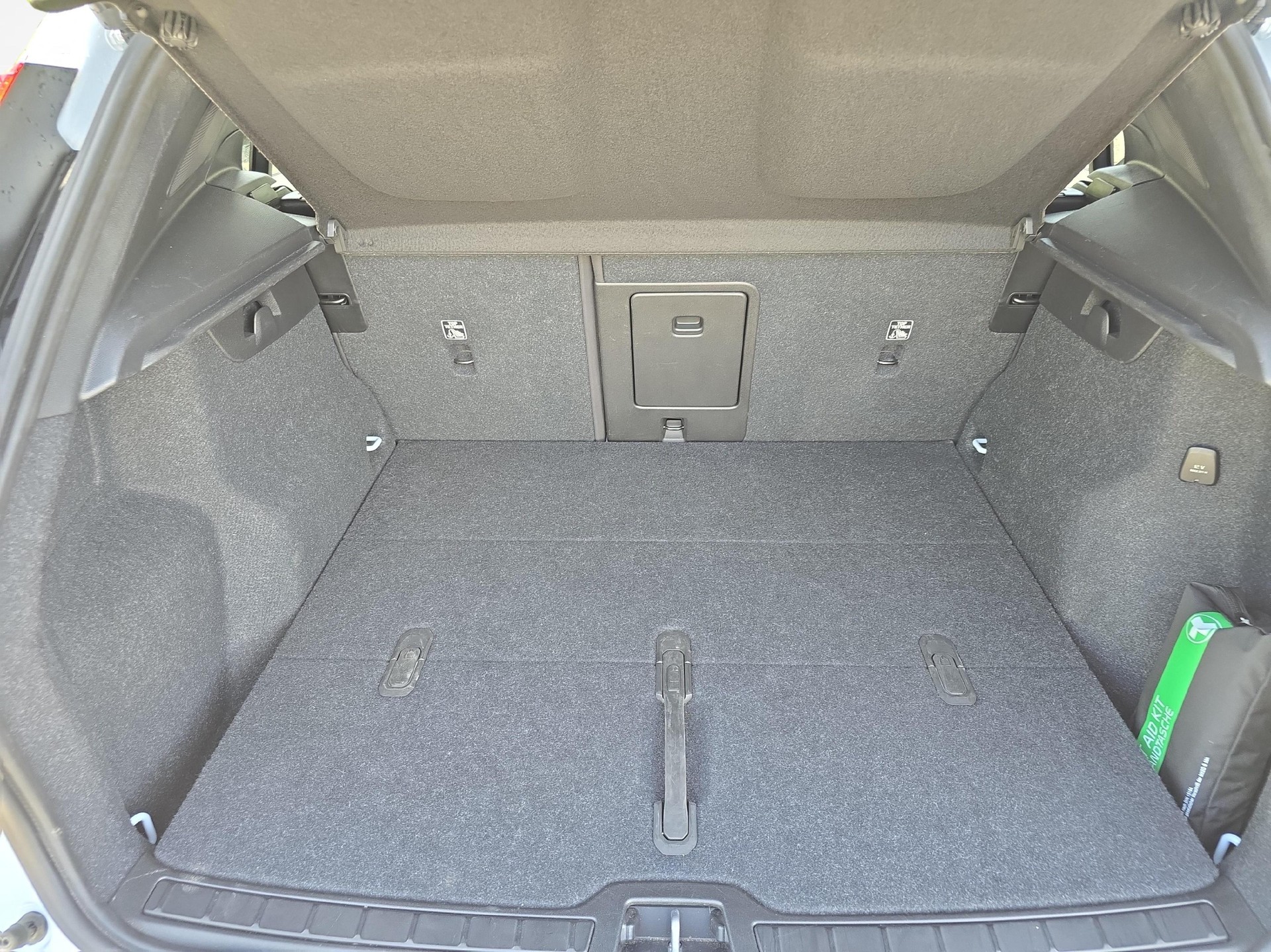VOLVO XC40 2.0 B4 MH Plus Dark-image-8
