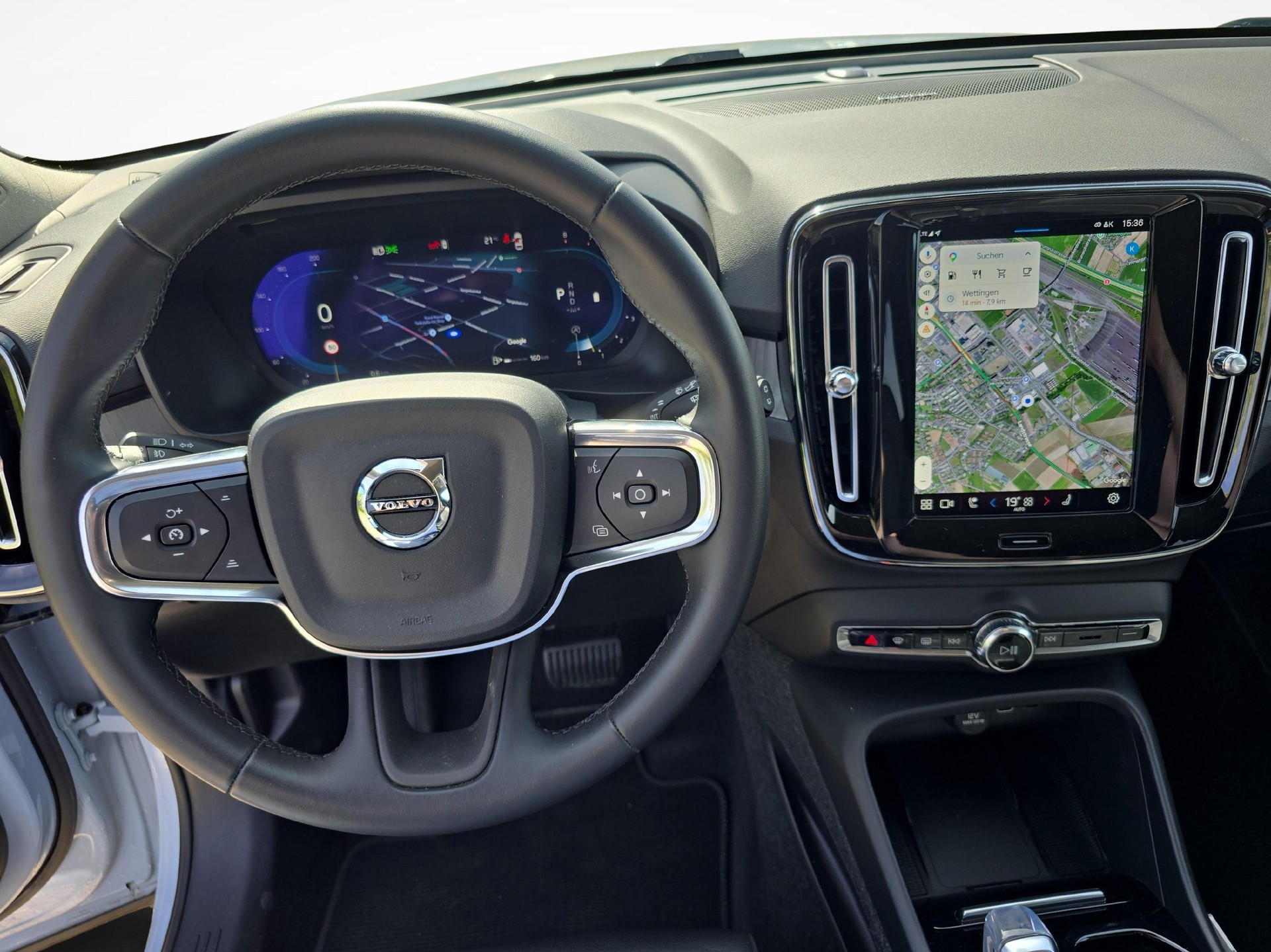 VOLVO XC40 2.0 B4 MH Plus Dark-image-10