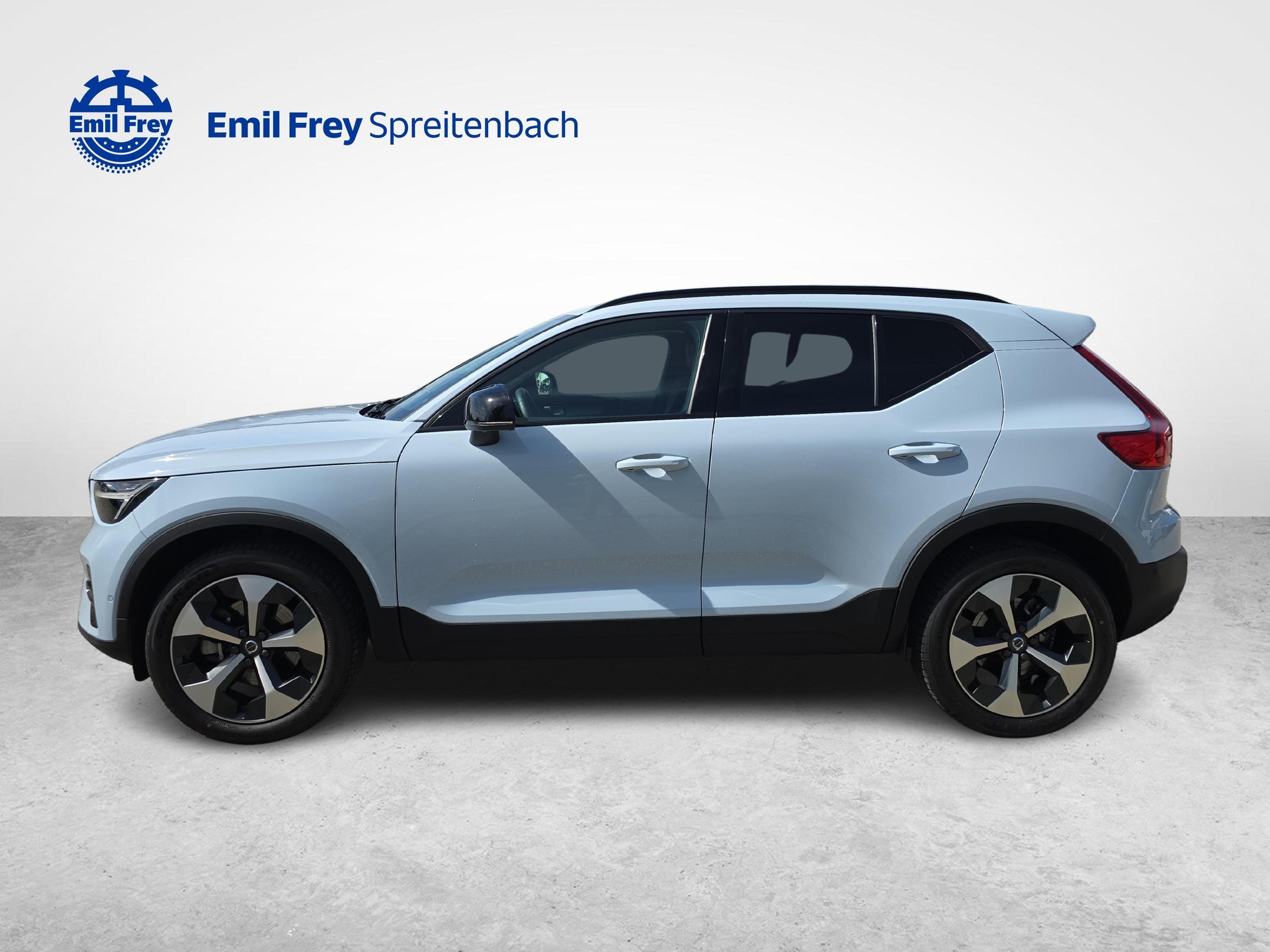 VOLVO XC40 2.0 B4 MH Plus Dark-image-1